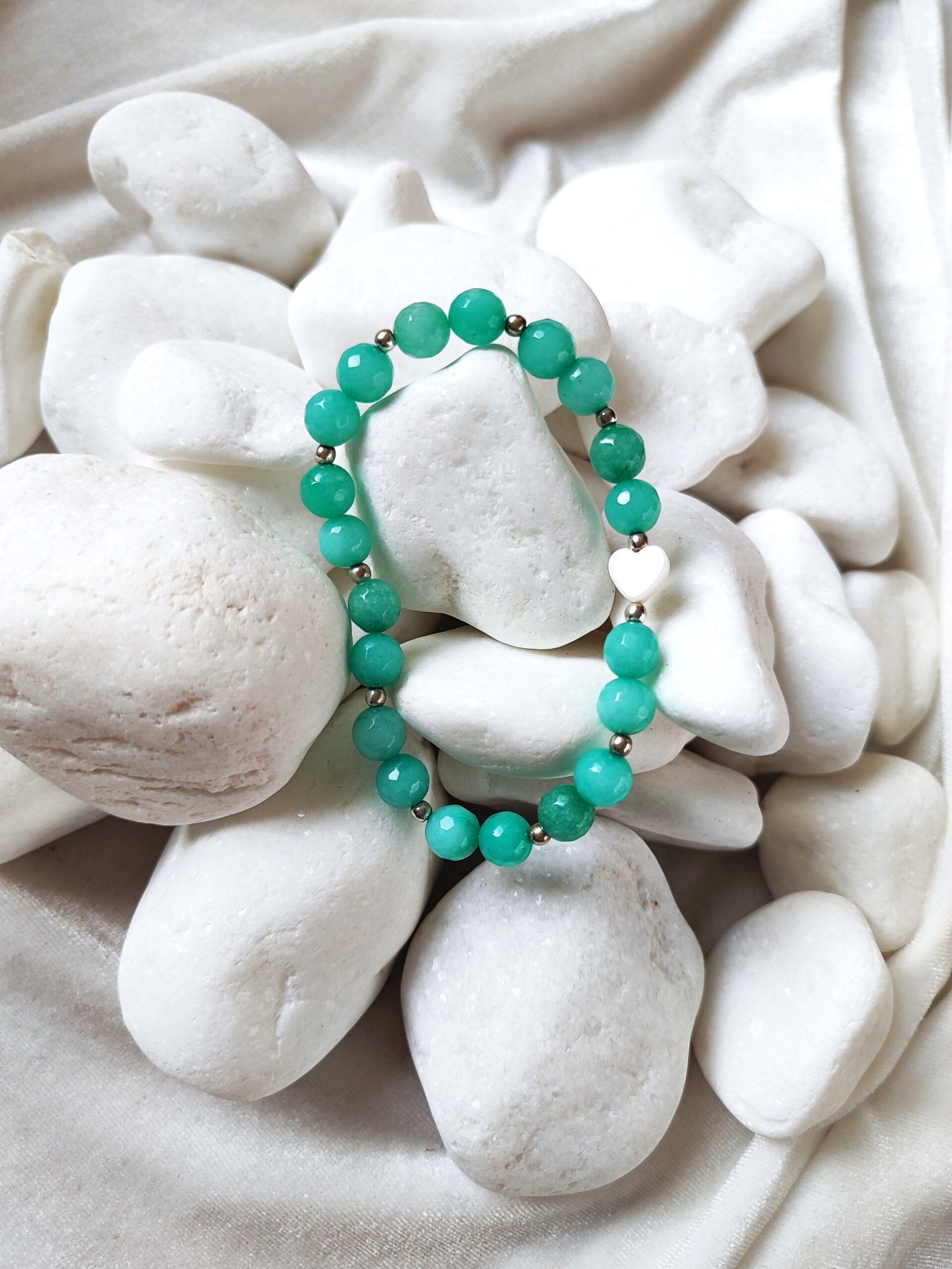 Žalsvo žadeito apyrankė