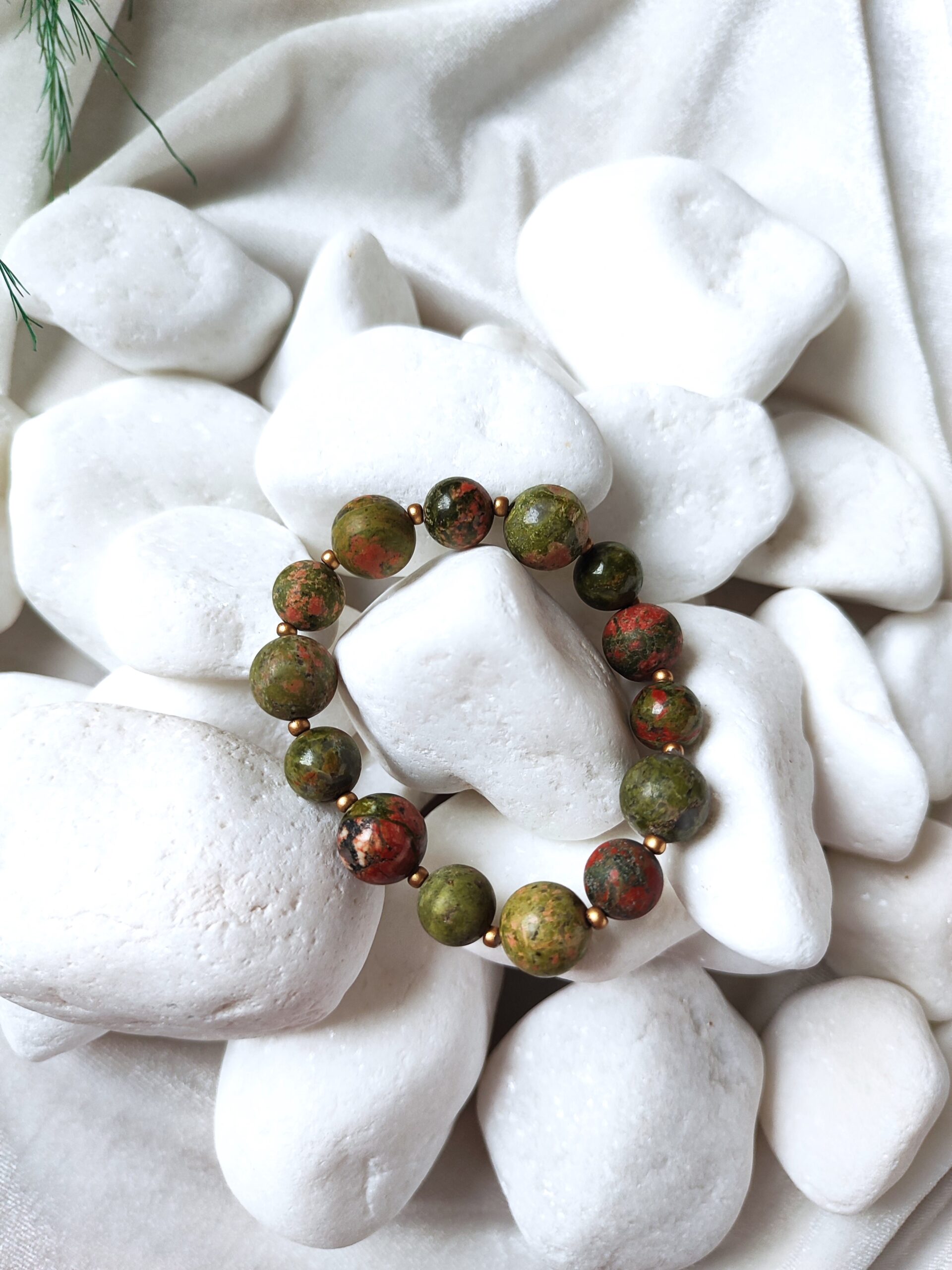 Natūralaus unakito apyrankė