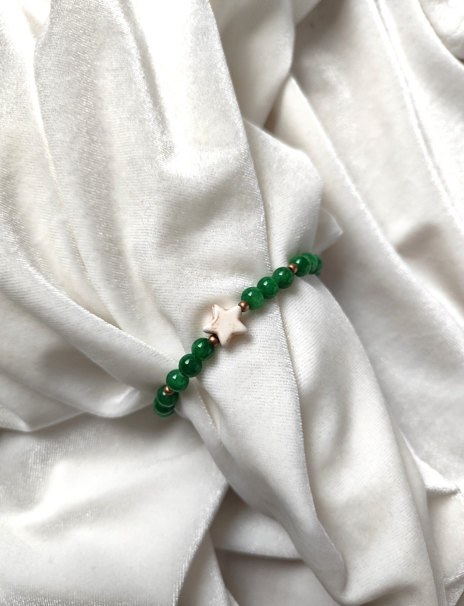 Žalio žadeito apyrankė su žvaigžde