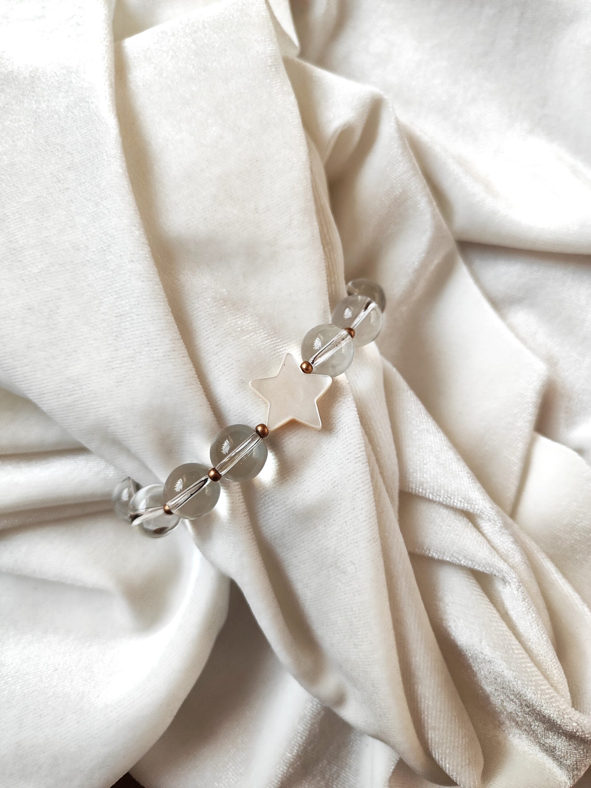 Stambi, kalnų krištolo apyrankė