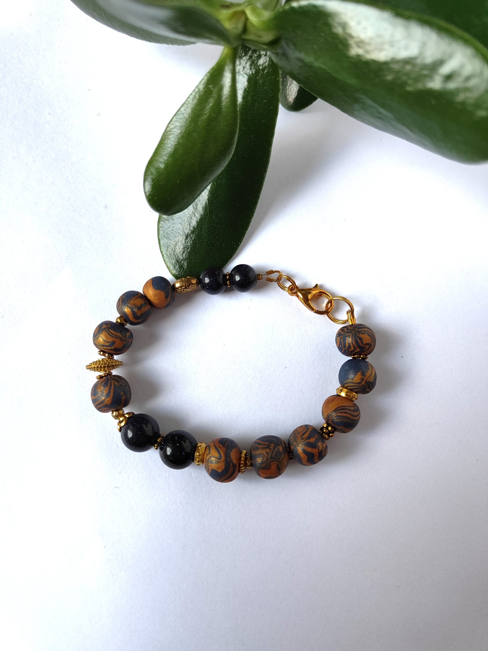 Rankų darbo polimerinio molio apyrankė