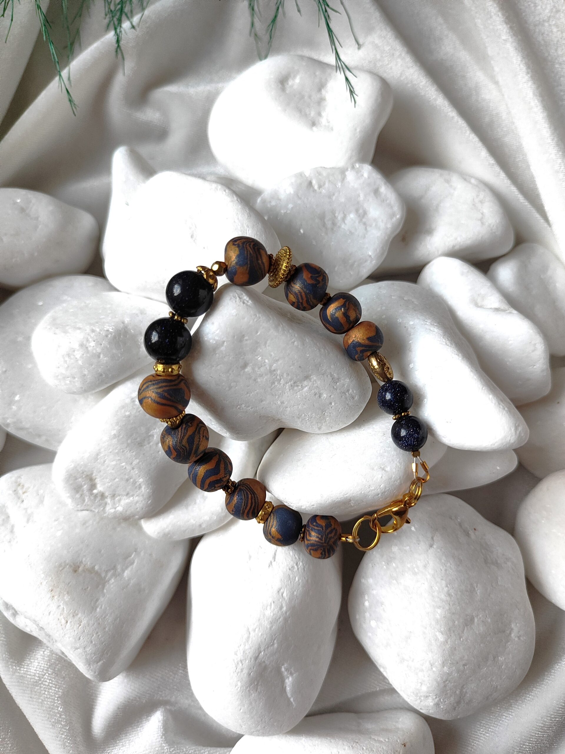 Rankų darbo polimerinio molio apyrankė