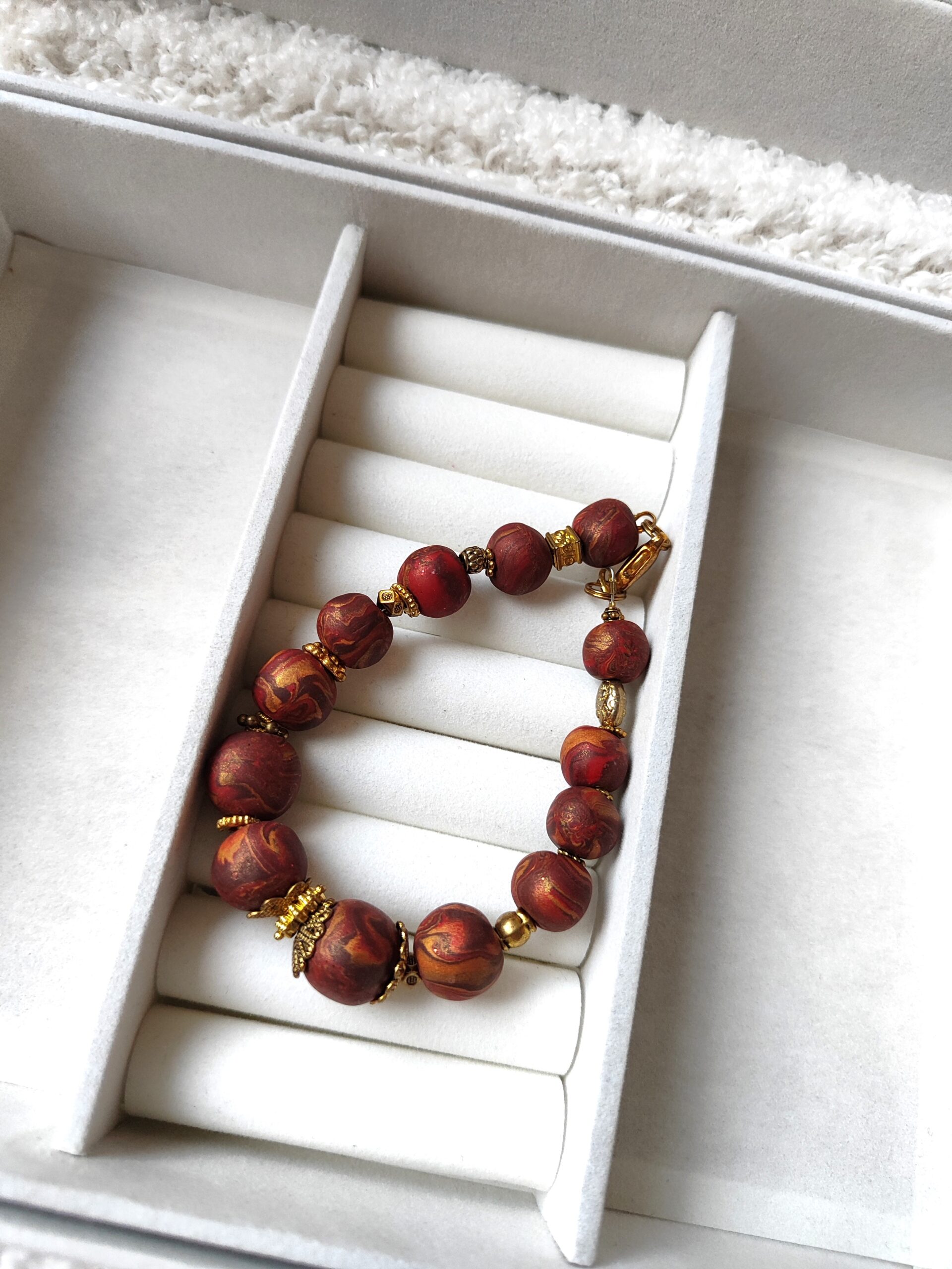 Rankų darbo polimerinio molio apyrankė