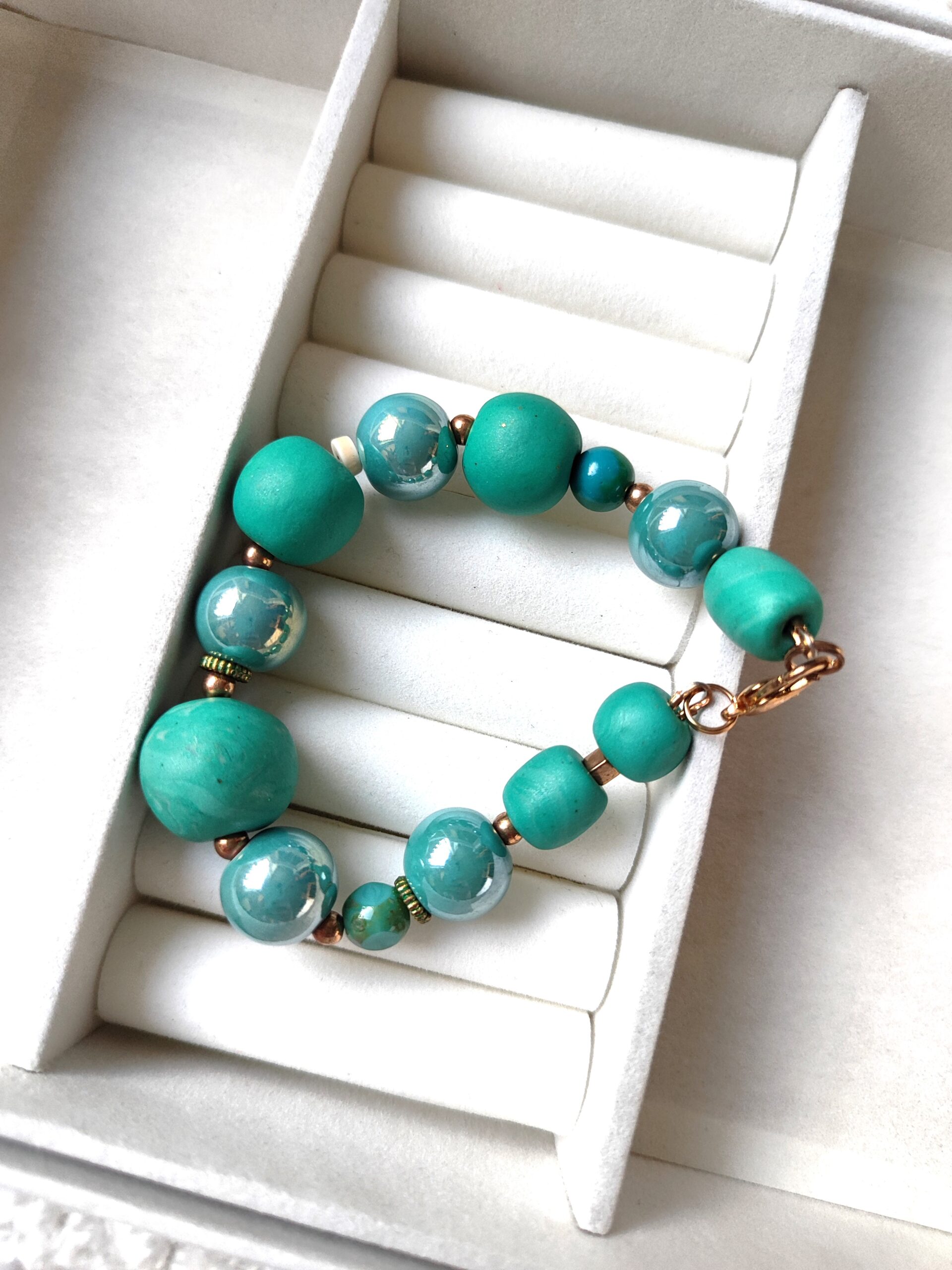 Rankų darbo polimerinio molio apyrankė