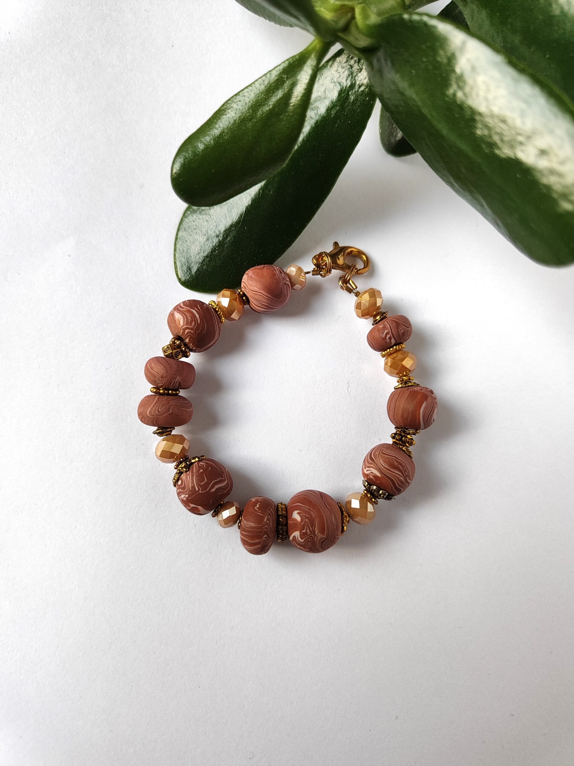 Rankų darbo polimerinio molio apyrankė