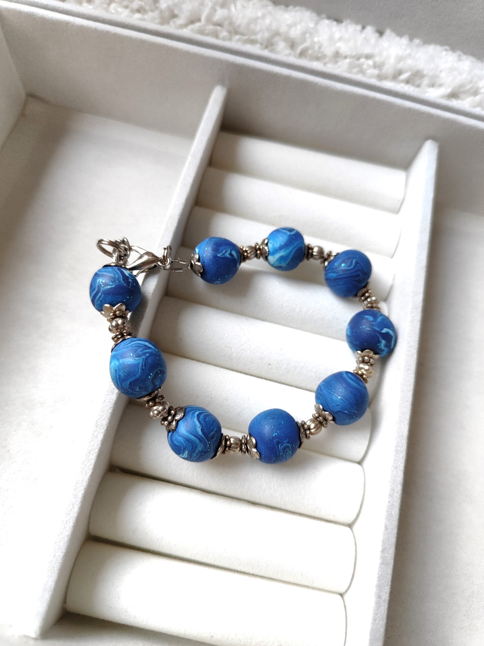 Rankų darbo polimerinio molio apyrankė