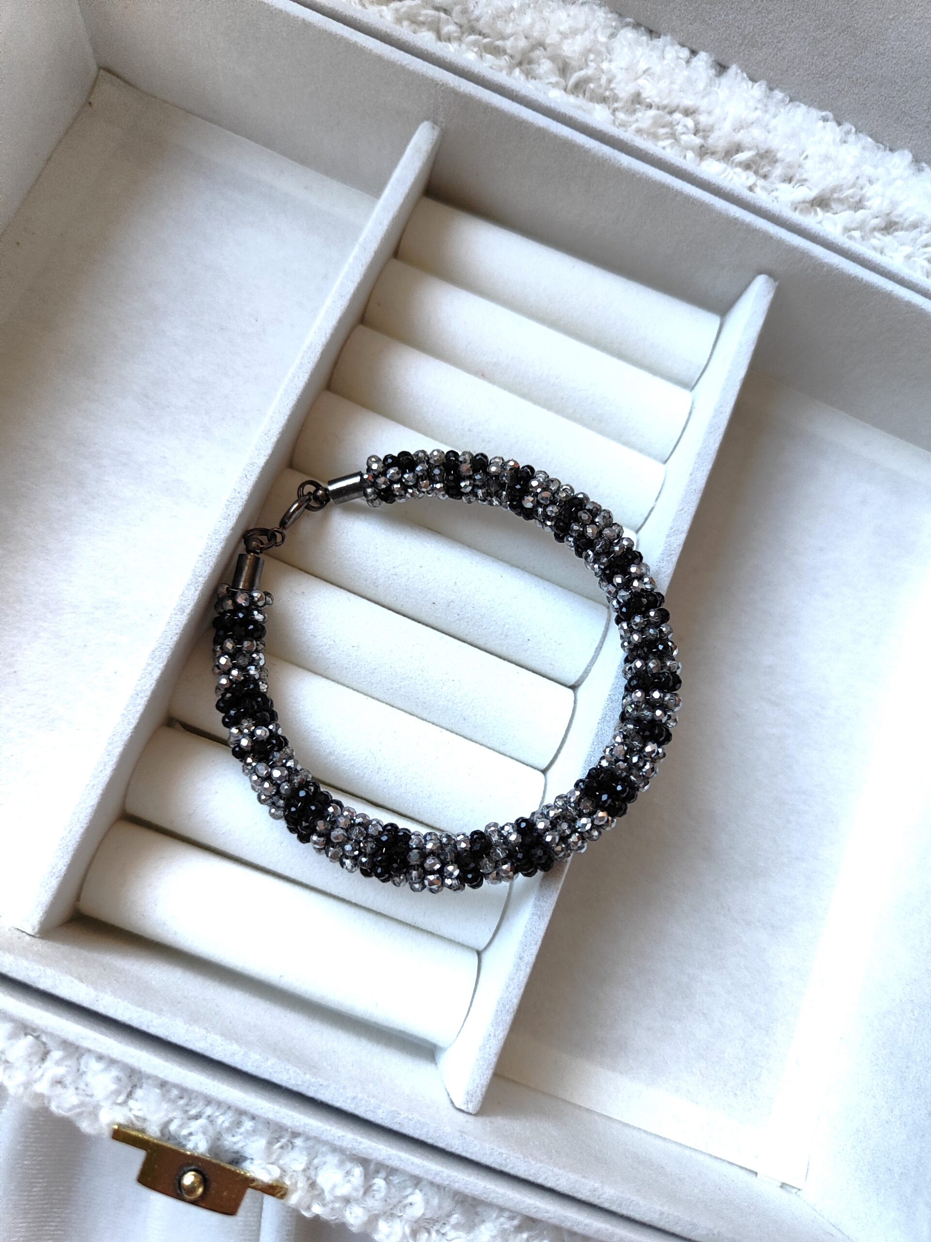 Spindinti, puošni apyrankė