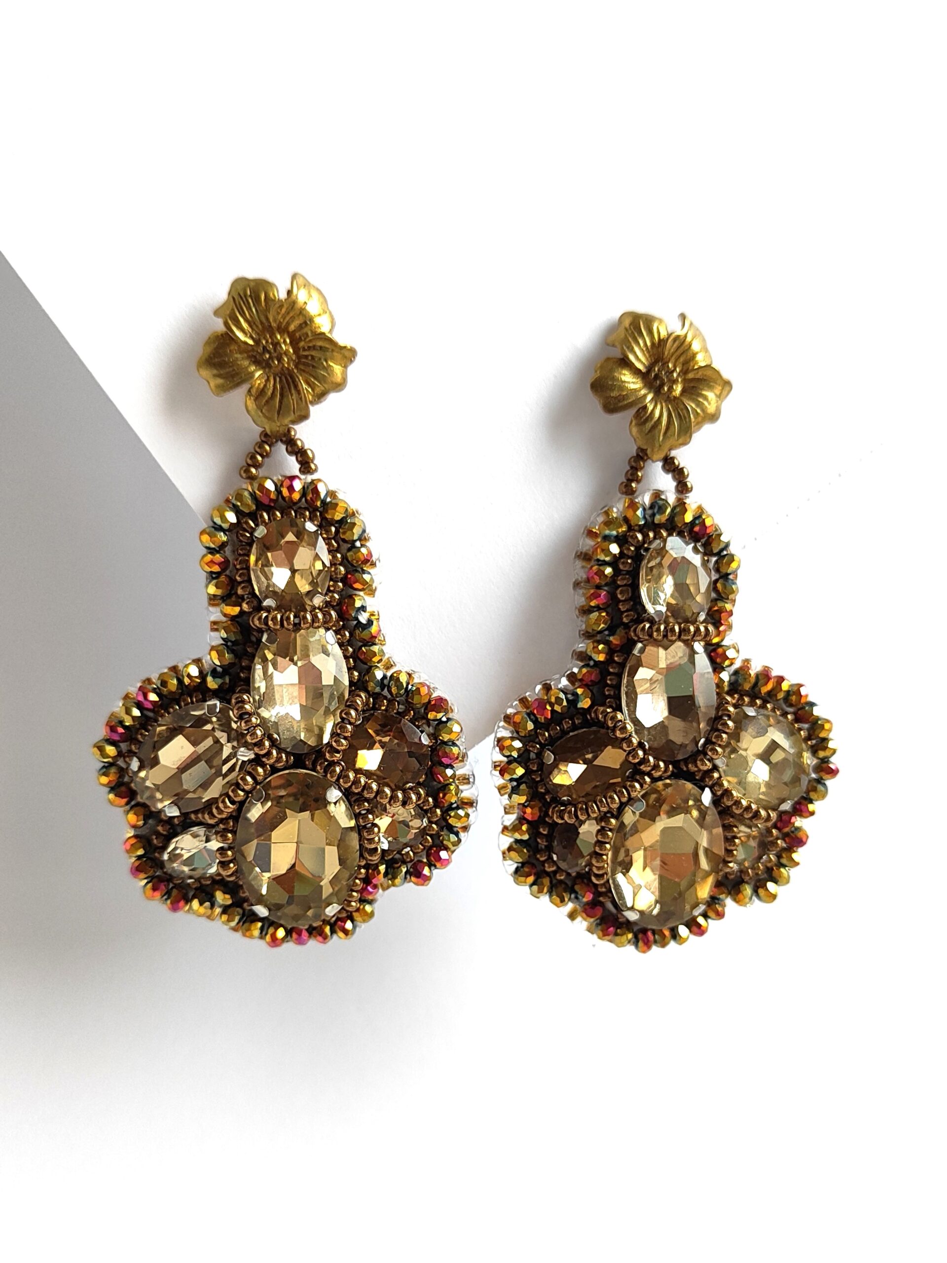 Prabangūs rankų darbo auskarai