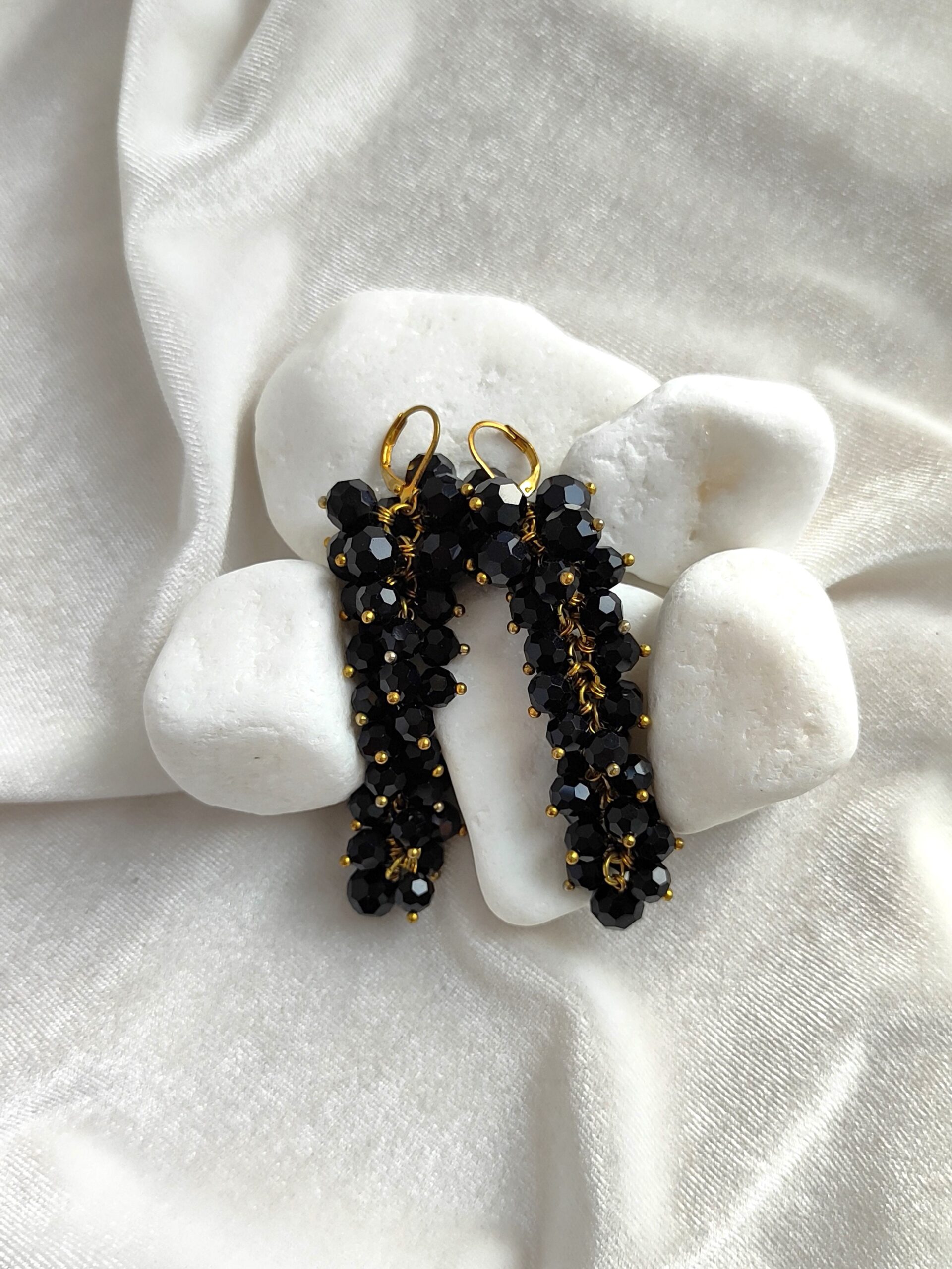 Puošnios auskarų kekės