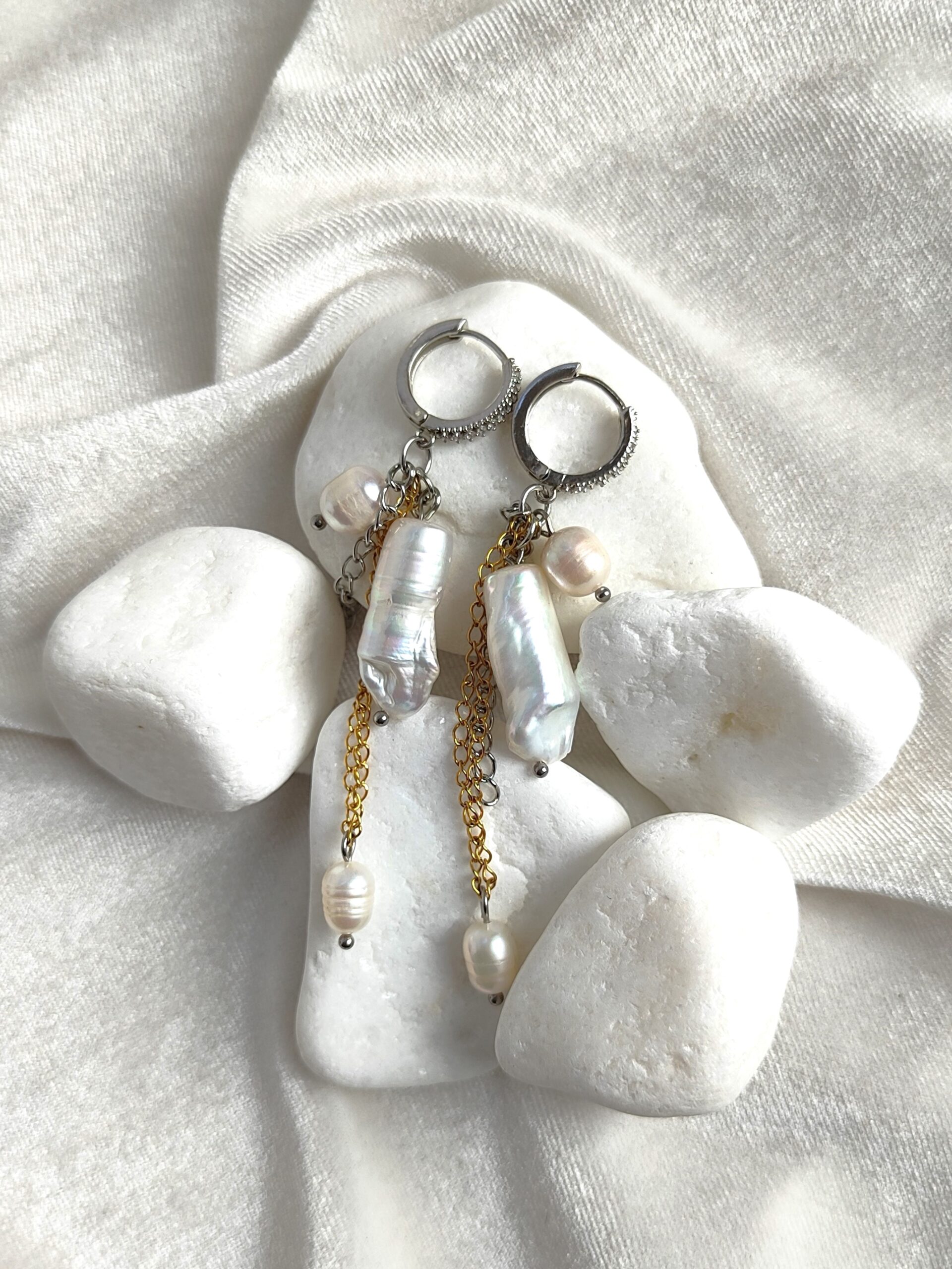 Upinių perlų auskarai