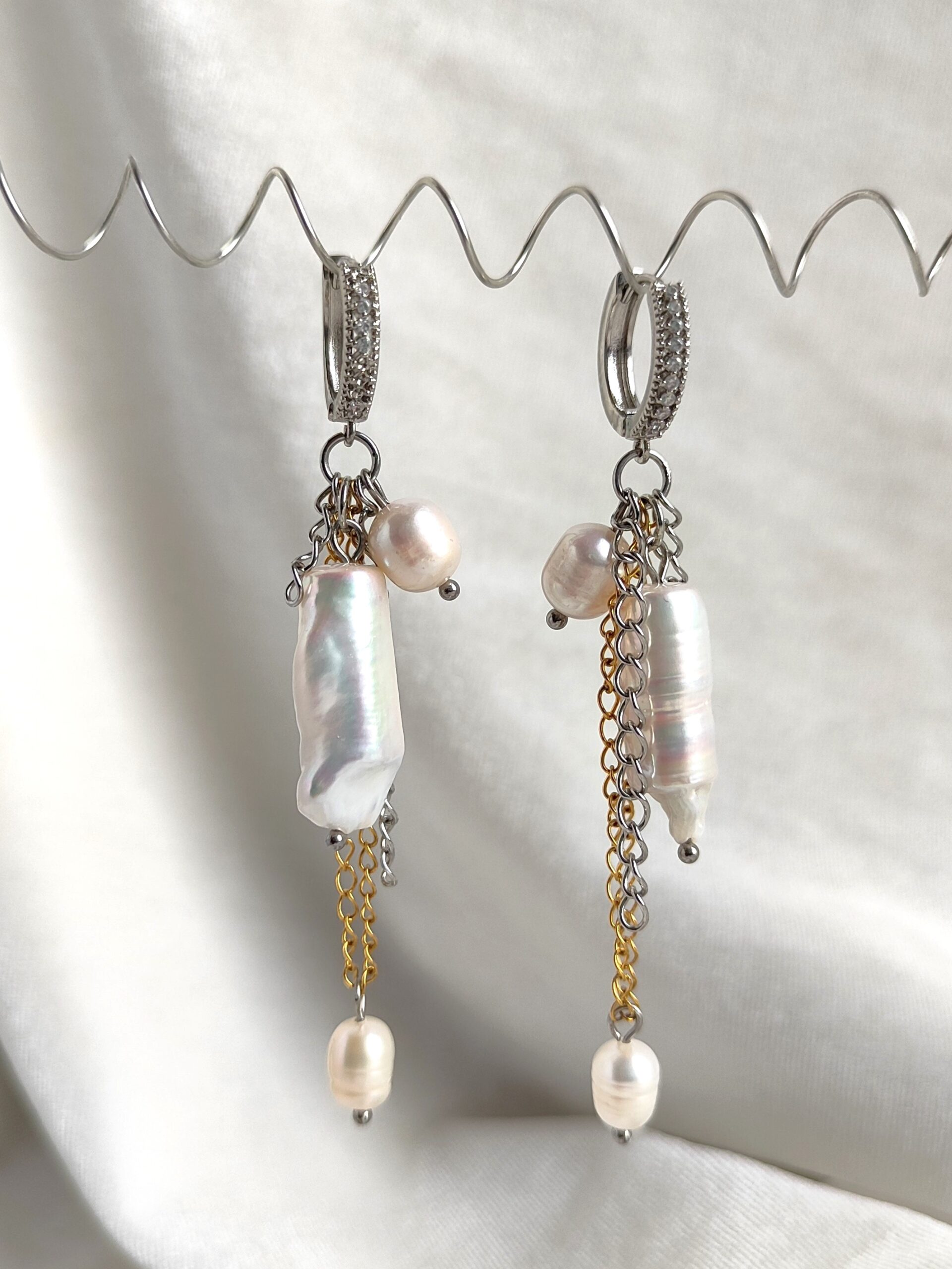 Upinių perlų auskarai