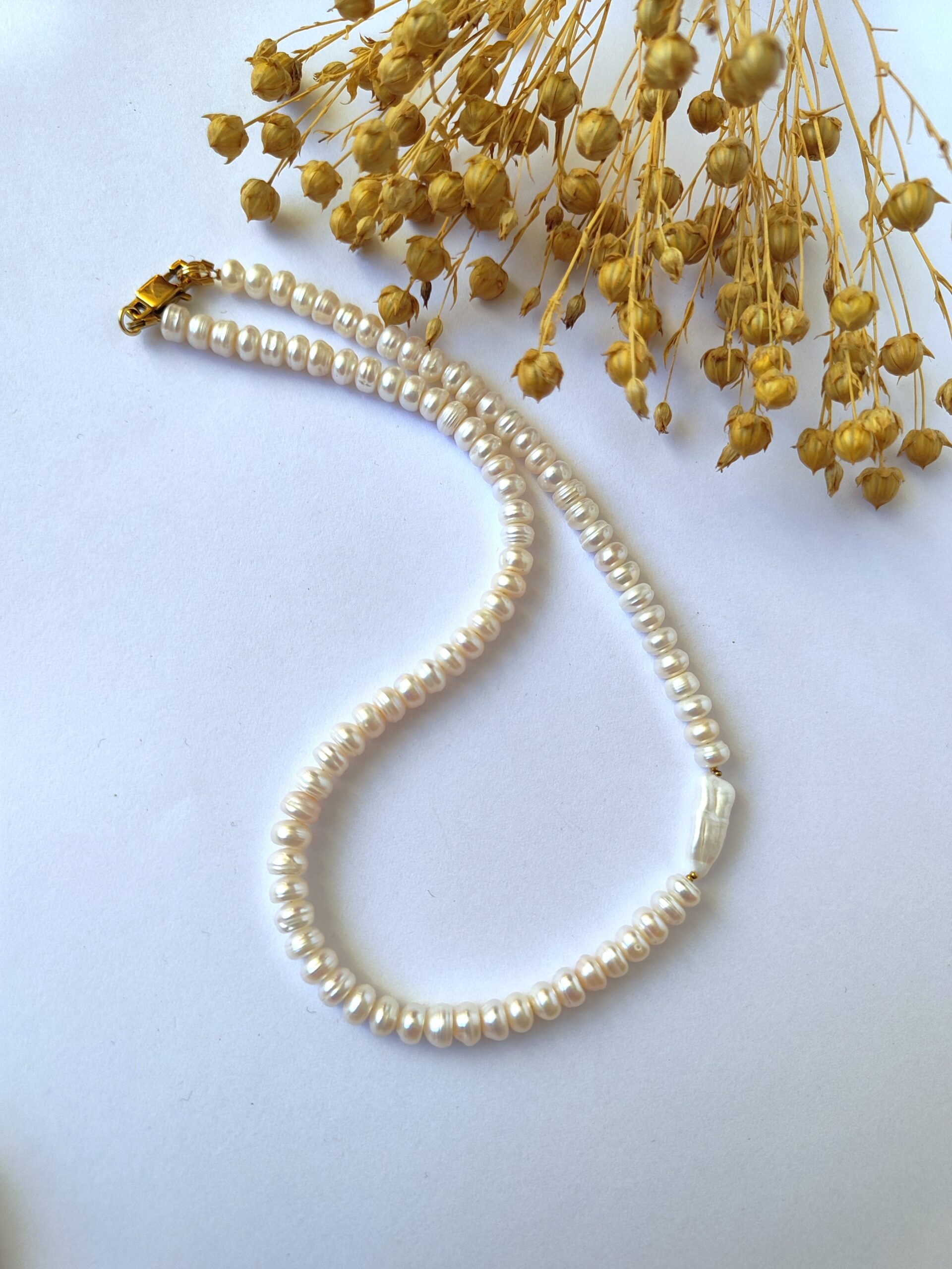 Stilingas upinių perlų vėrinys