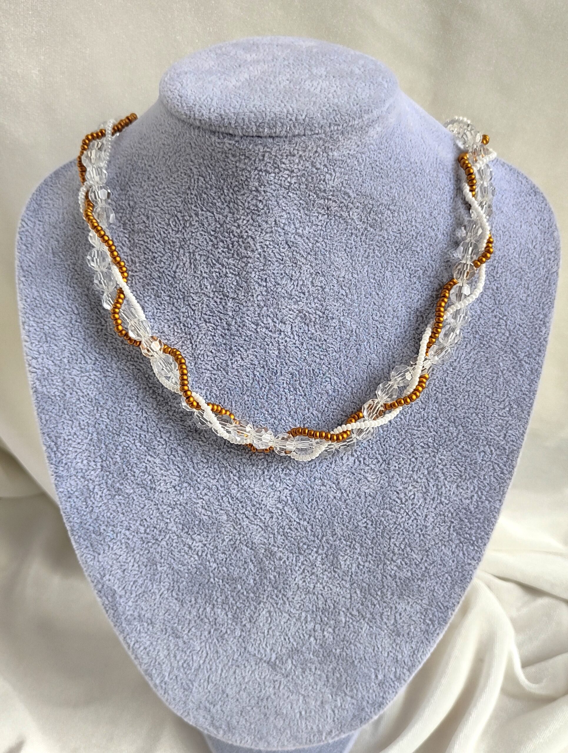 Suktas stiklo vėrinys