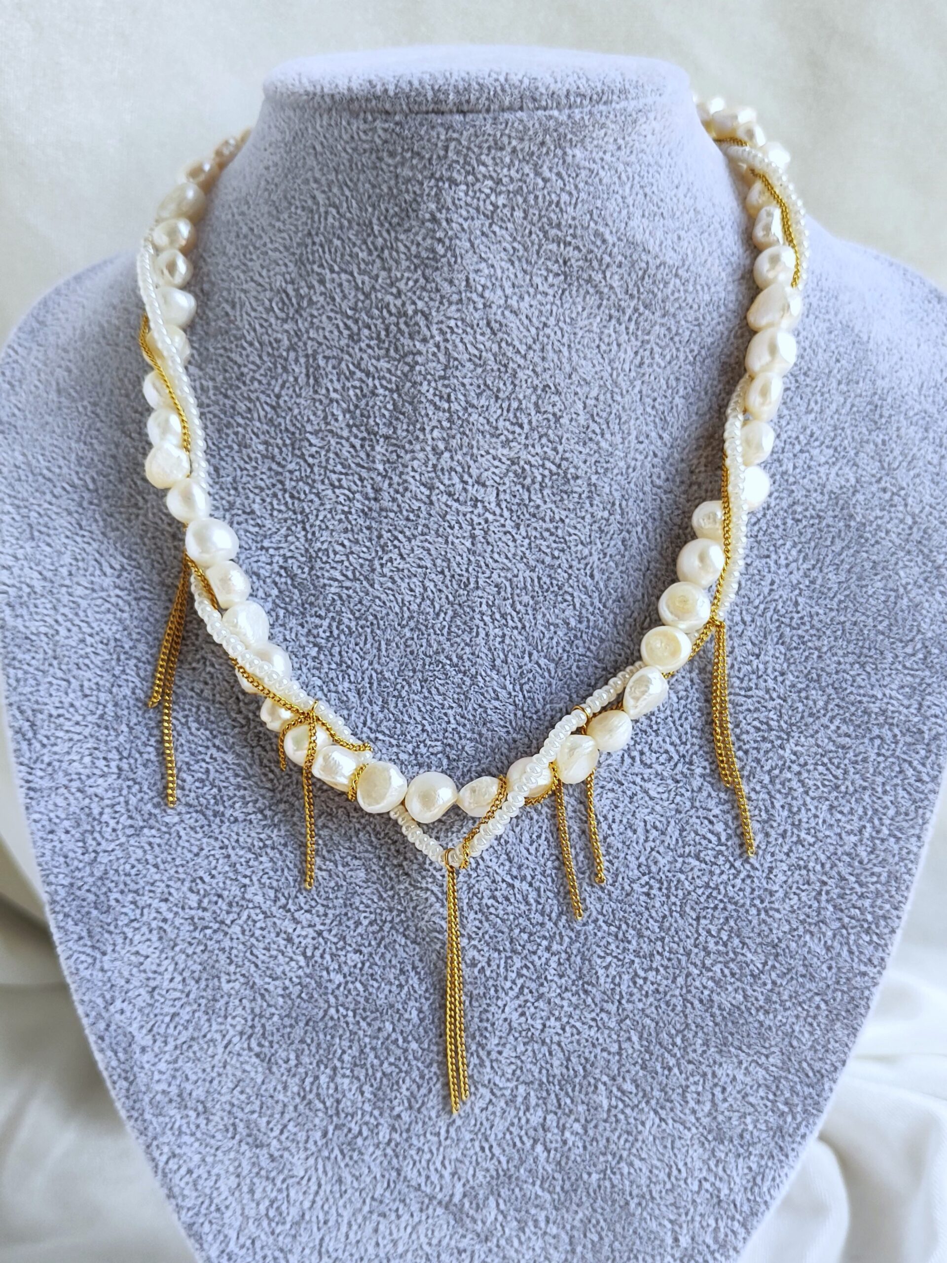 Suktas upinių perlų vėrinys