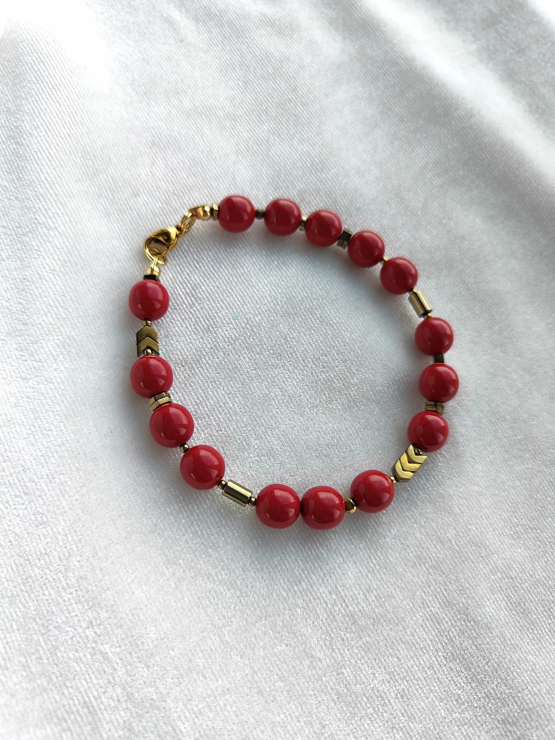 Perlų ir hematito apyrankė