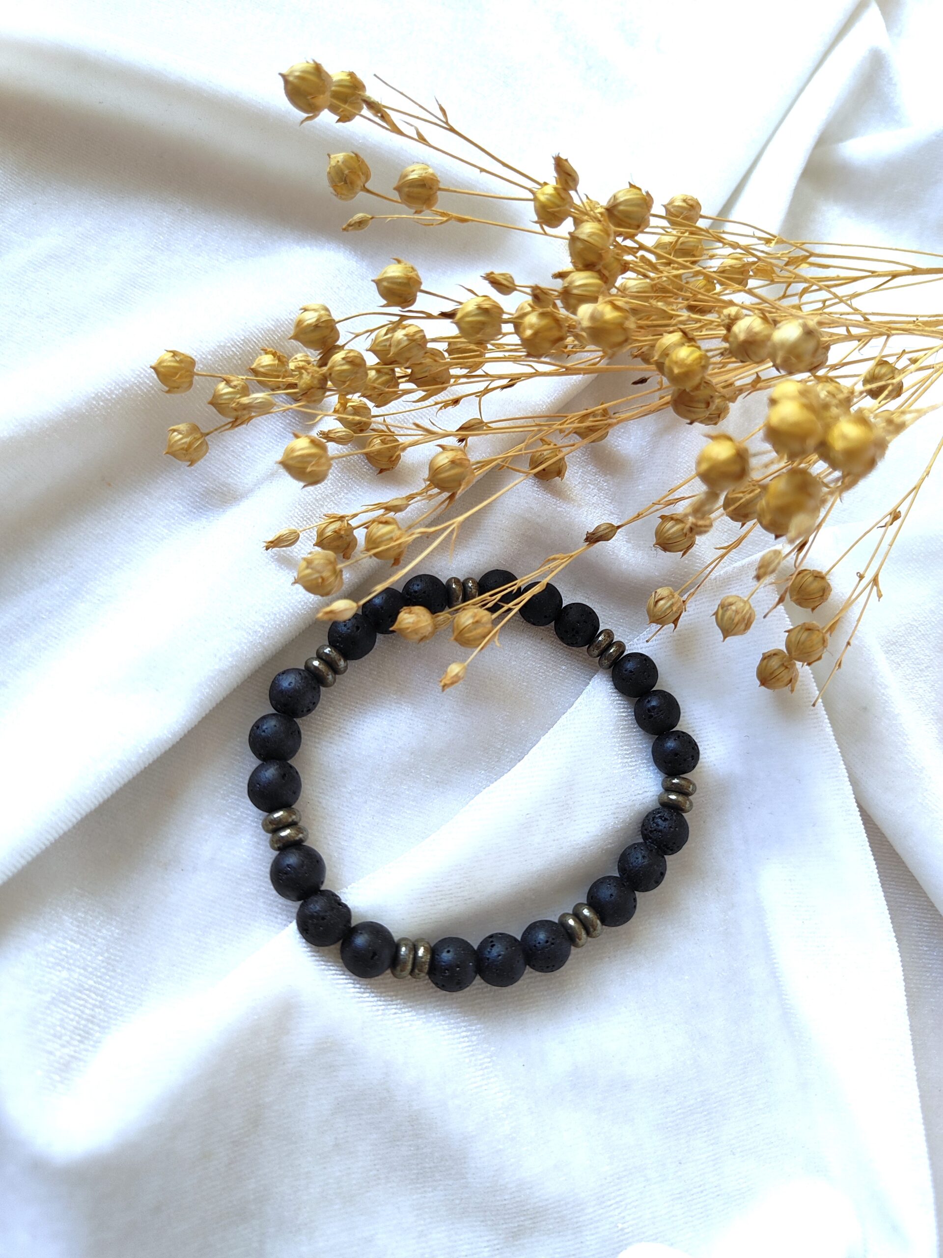 Lavos ir pirito apyrankė