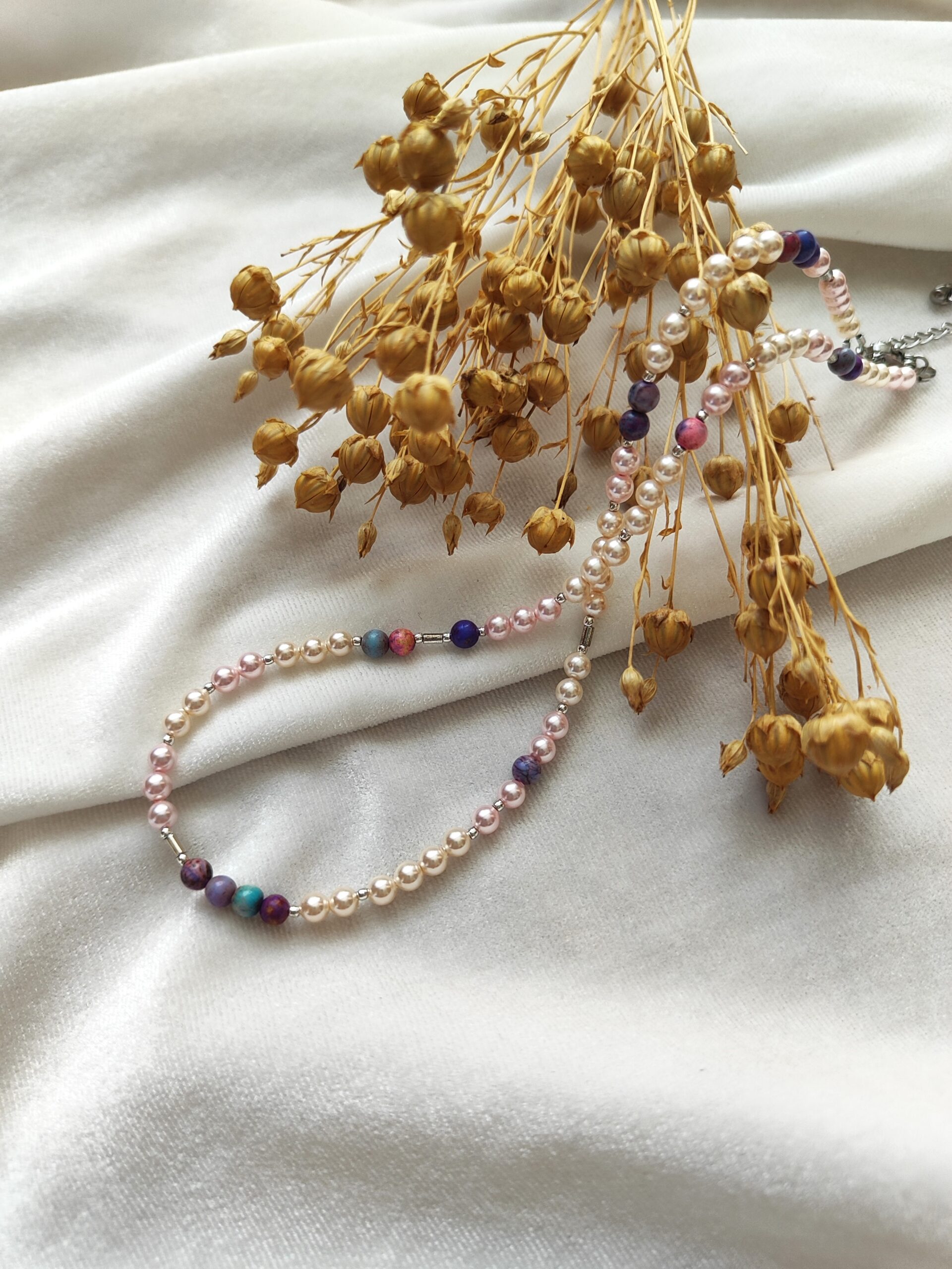 Perliukų vėrinys su jaspiu