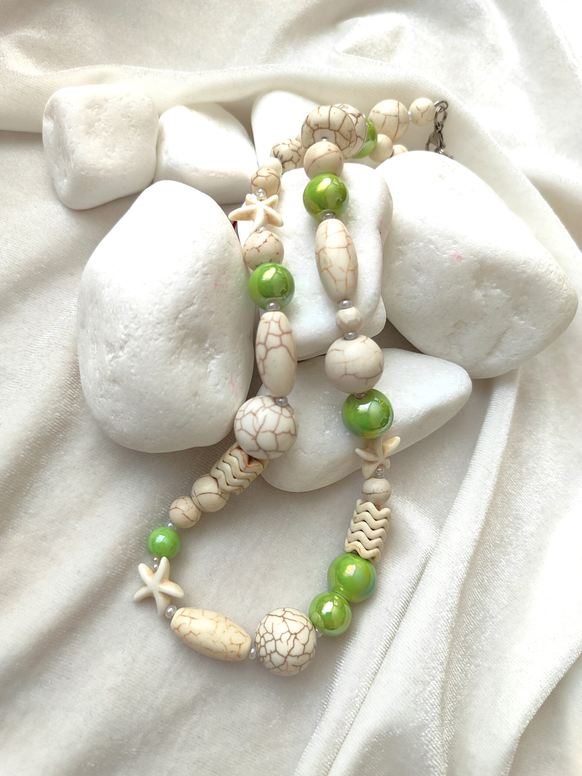 Žalsvos keramikos ir hovlito vėrinys