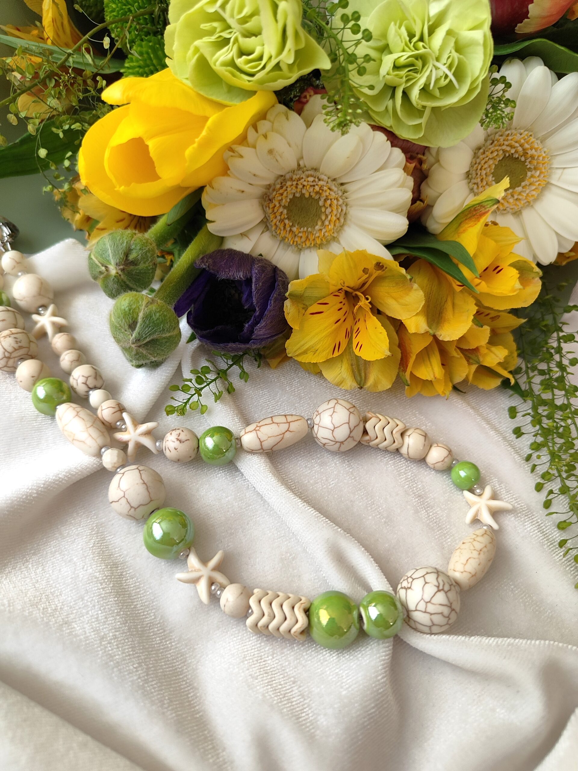 Žalsvos keramikos ir hovlito vėrinys