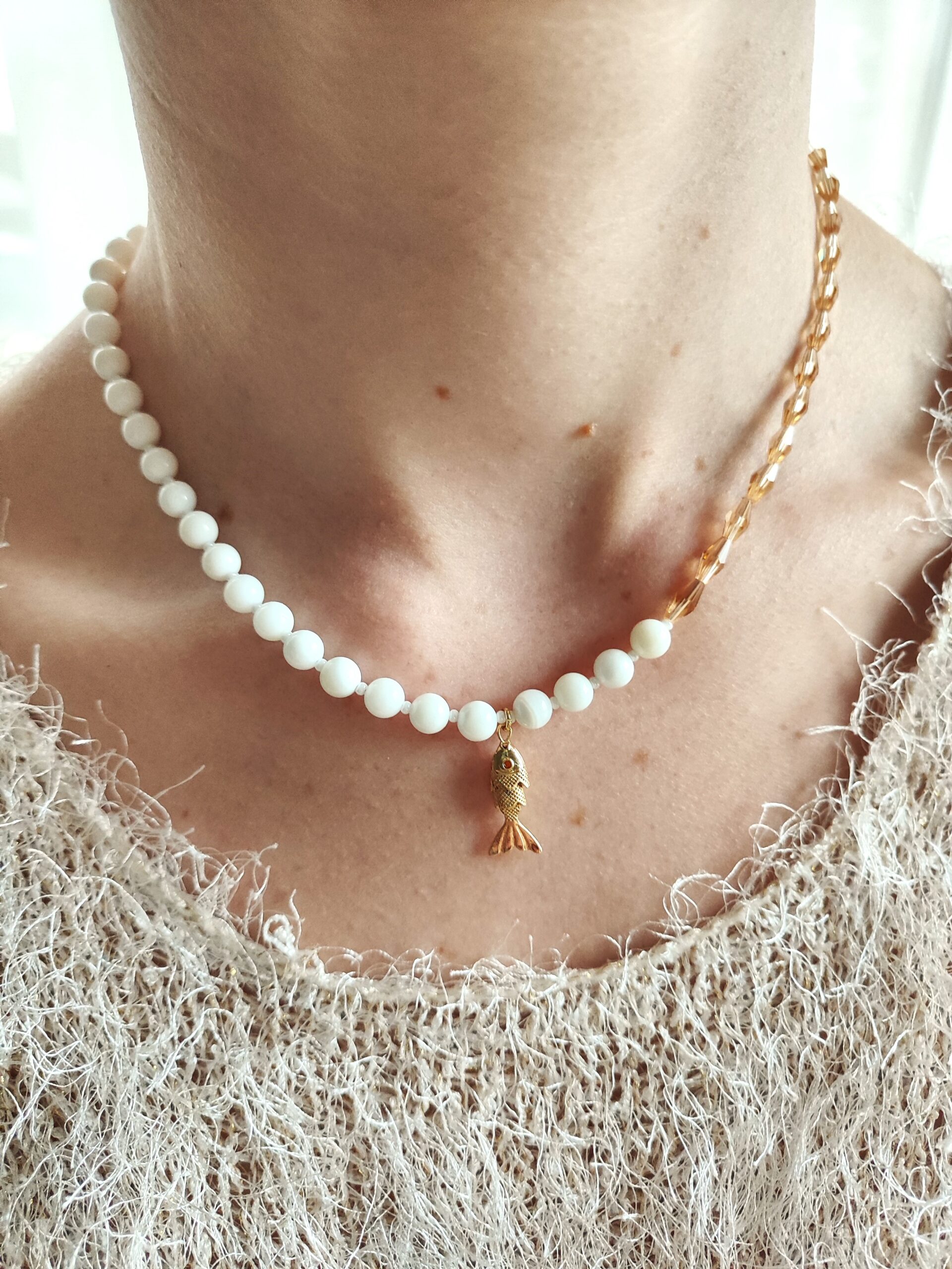 Vasariškas stiklo ir kriauklės vėrinys