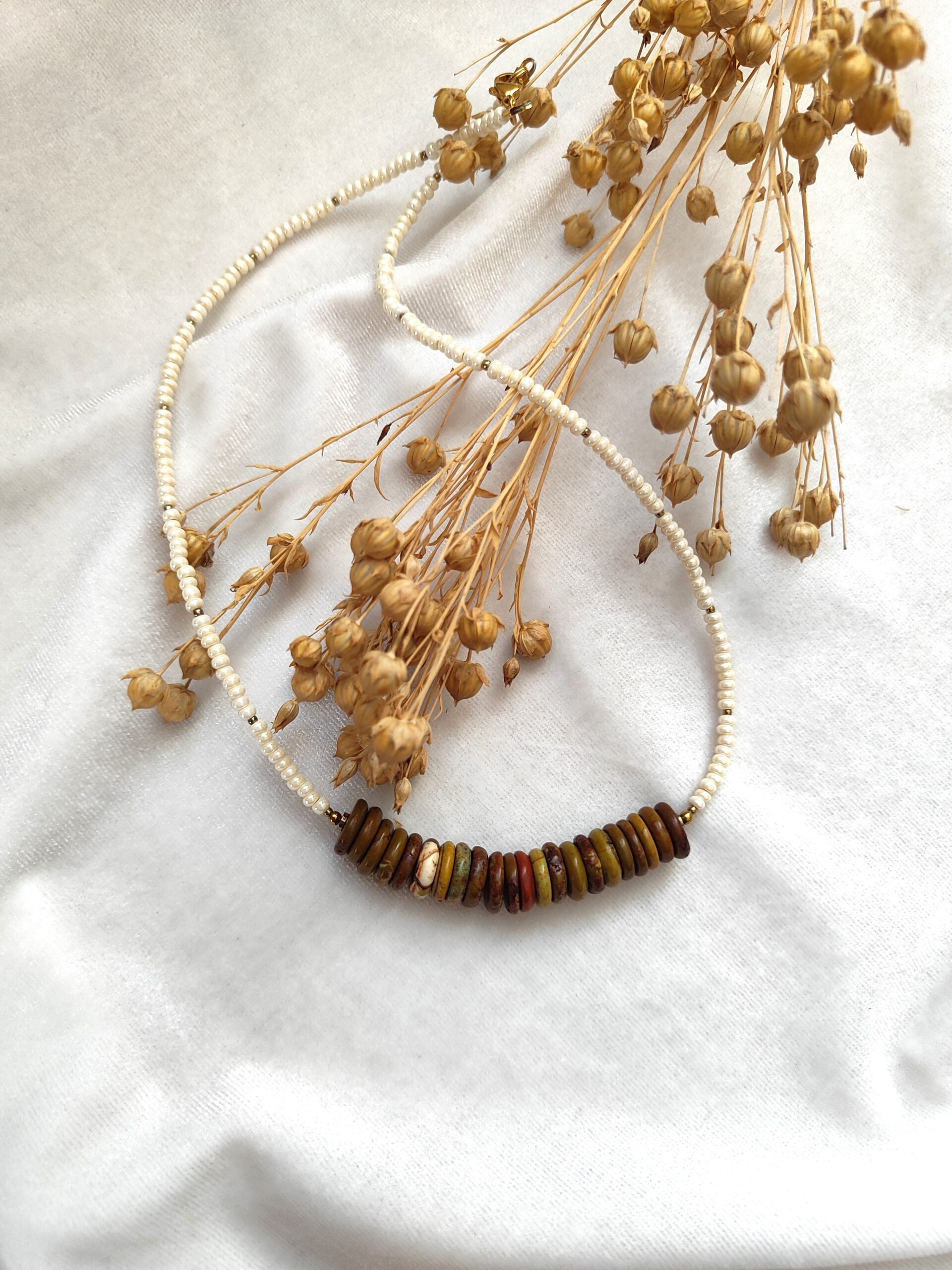 Jaspio ir čekiško stiklo vėrinys