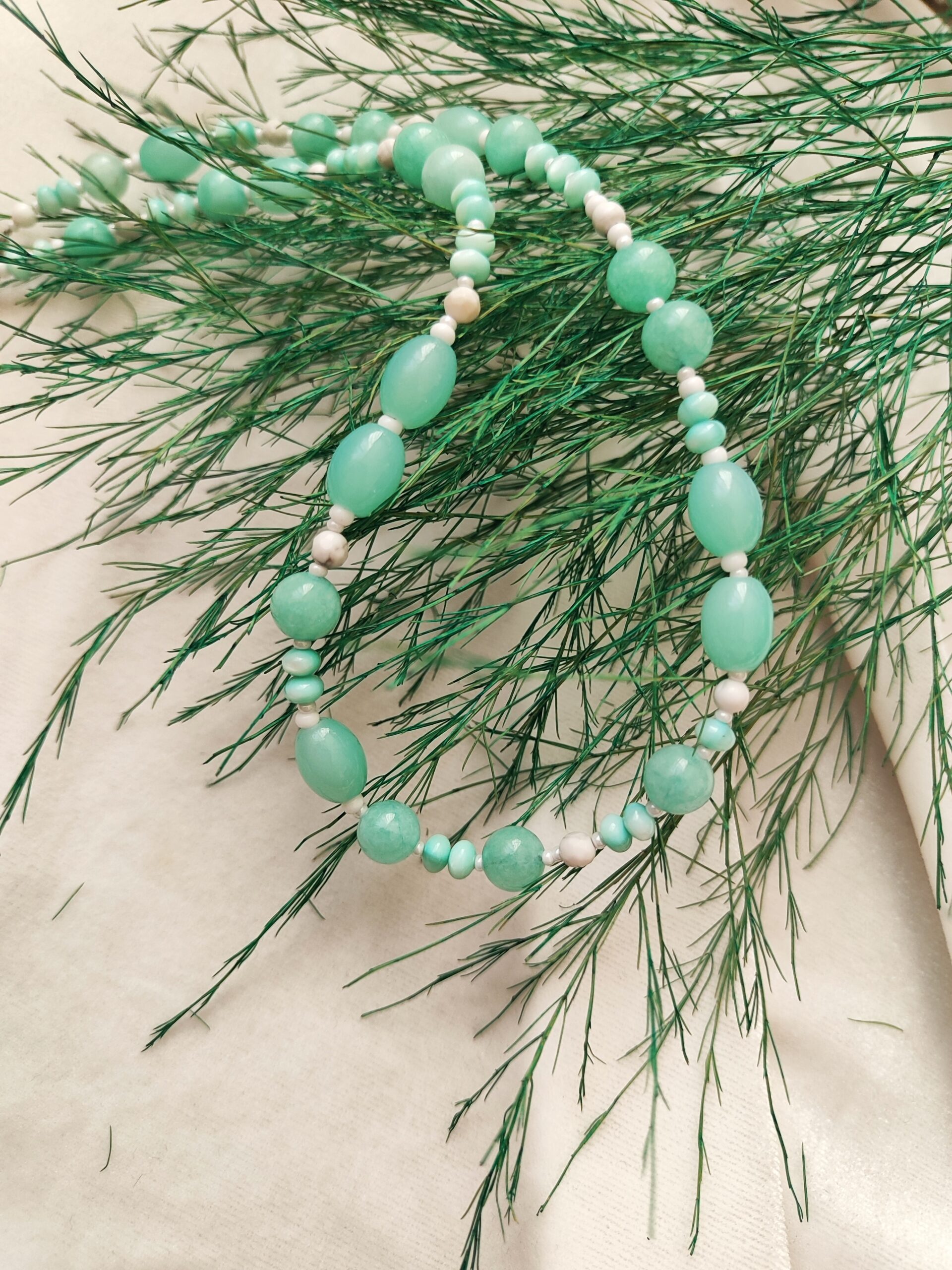 Mėtinės spalvos vasariškas vėrinys