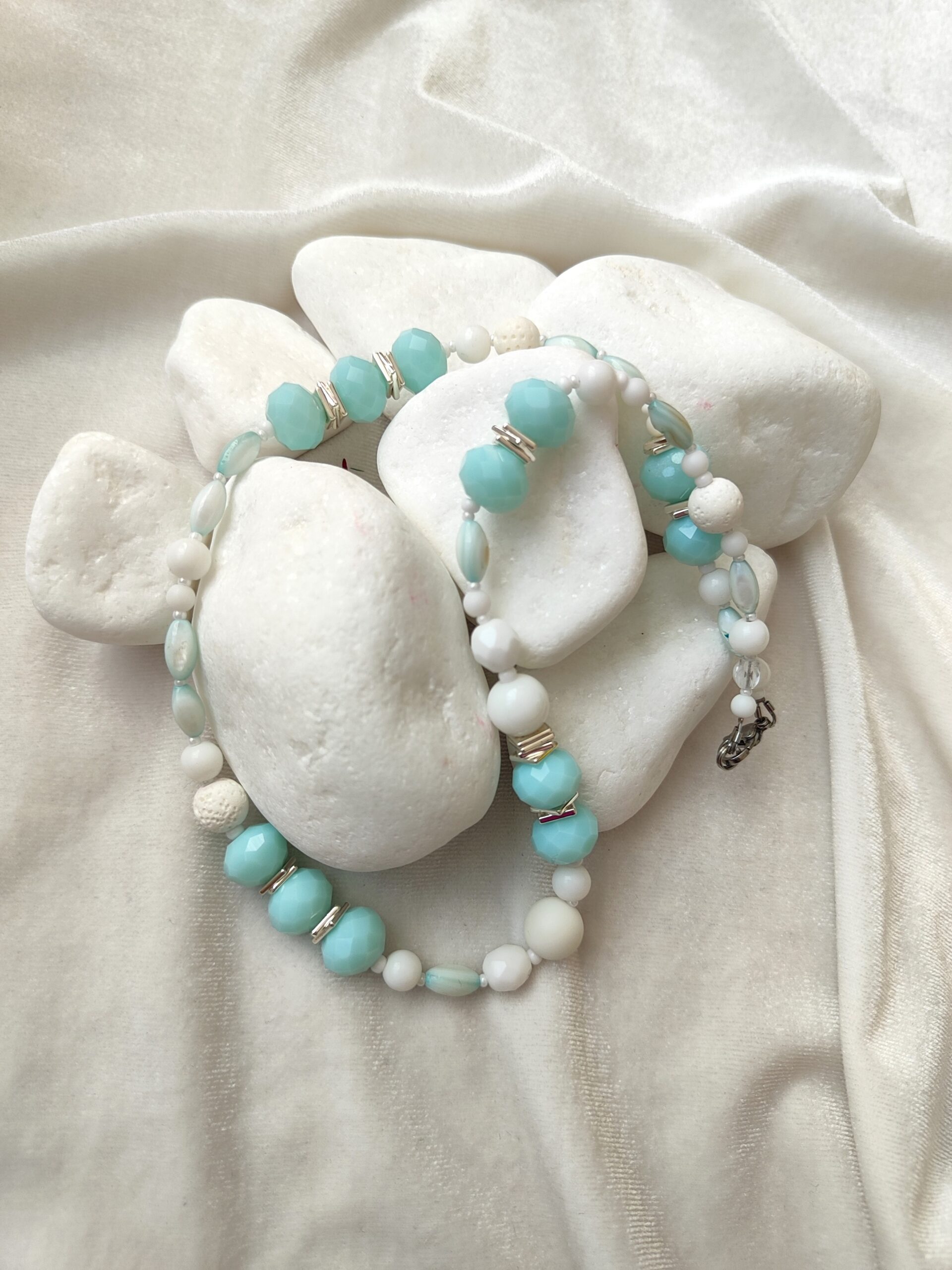 Šviesus ir vasariškas vėrinys