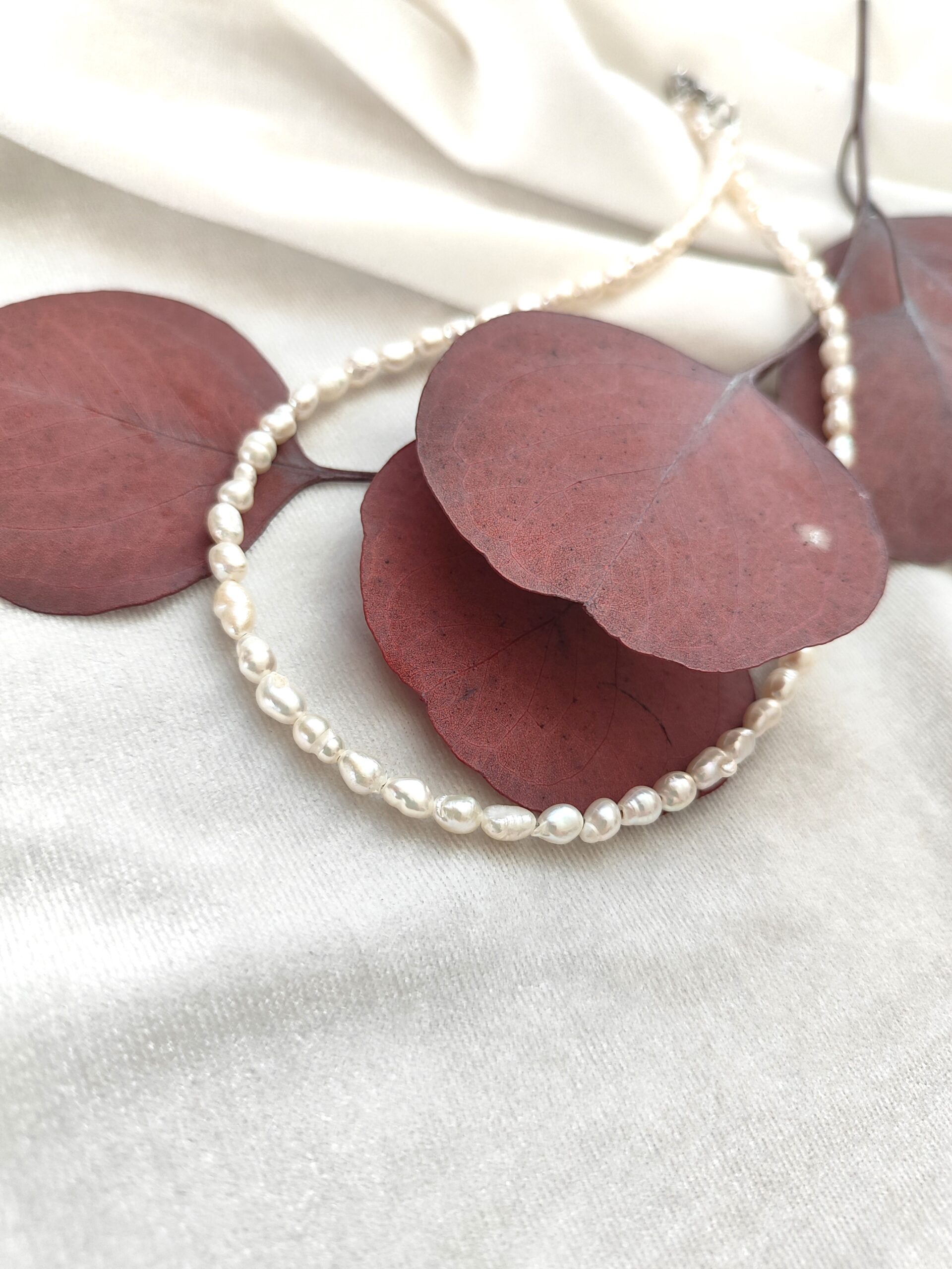 Upinių perlų vėrinys