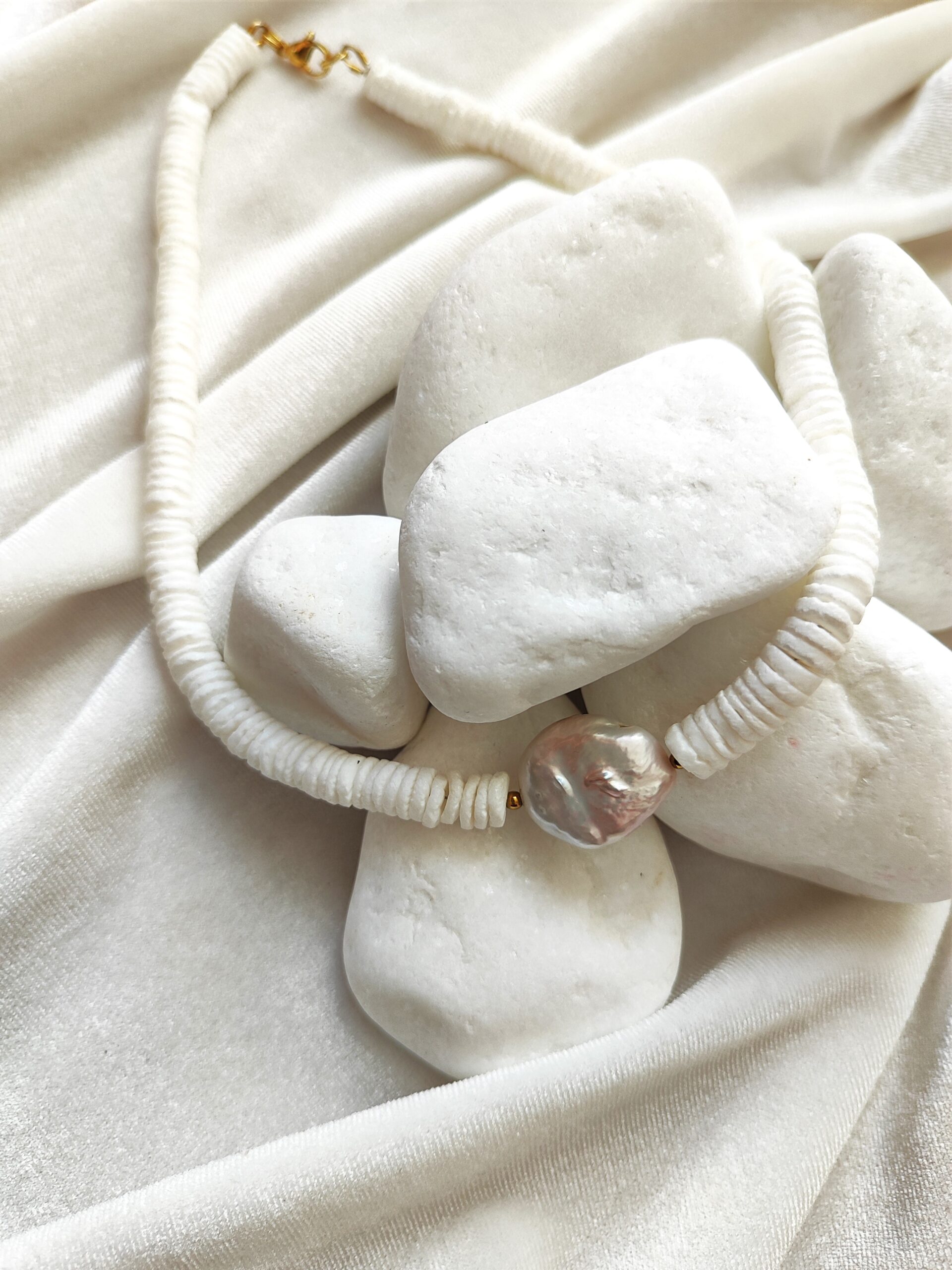 Stilingas, baltas vėrinys