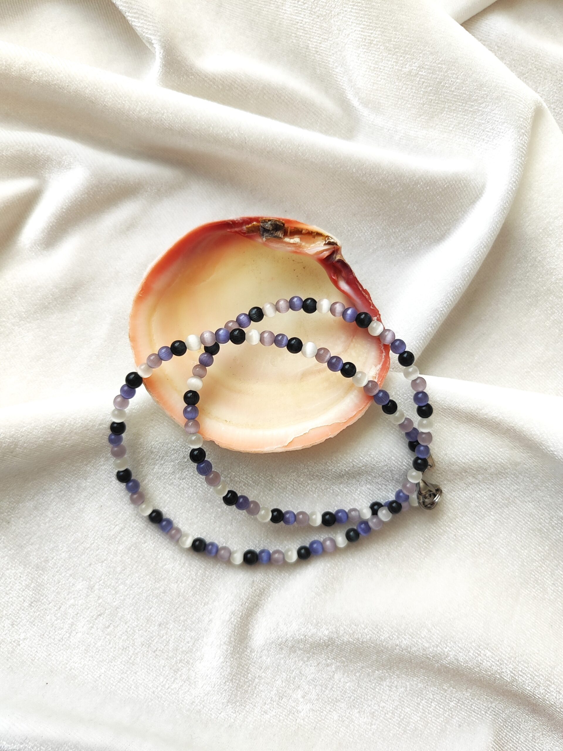 Smulkus katės akies vėrinys