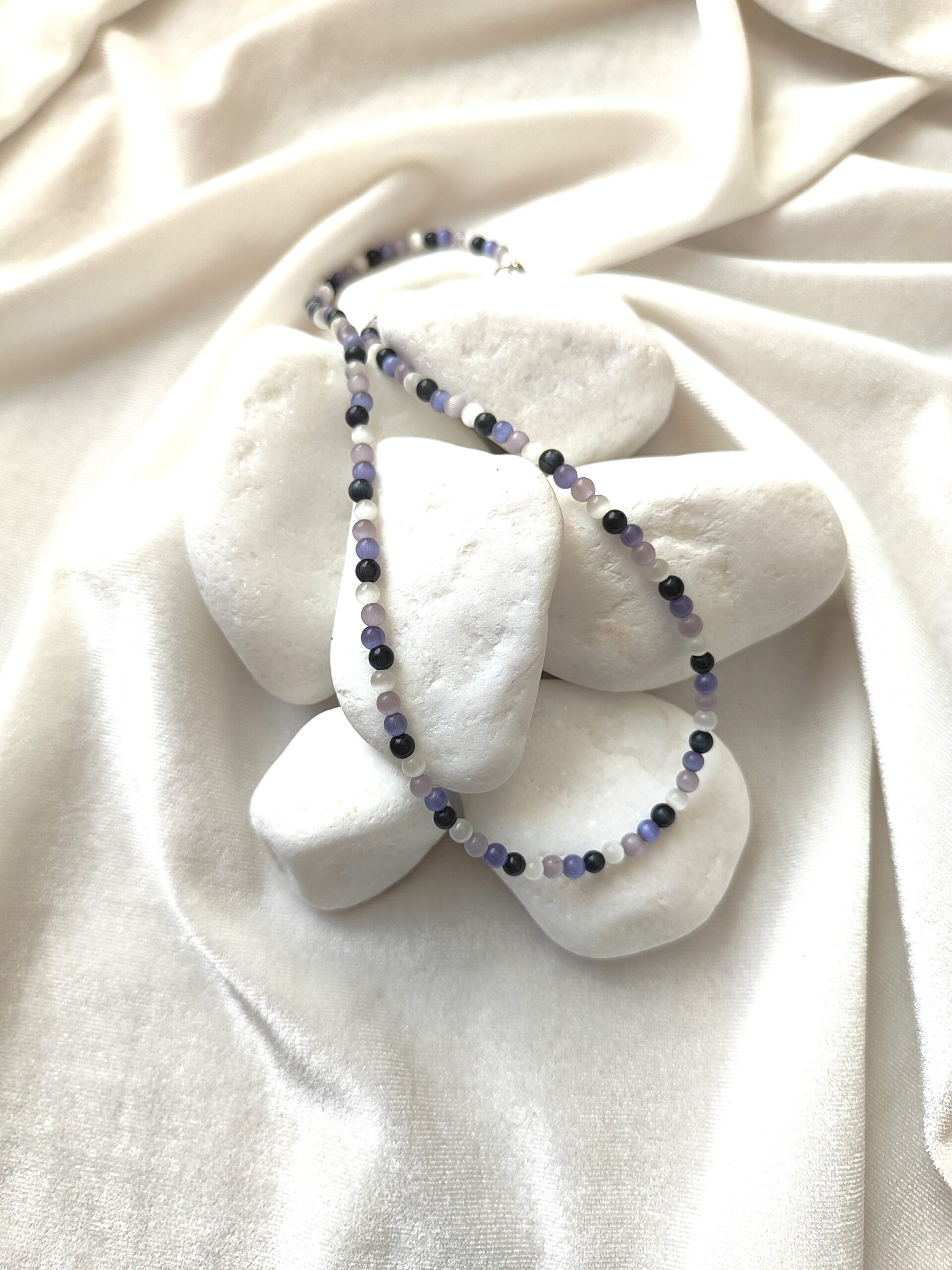 Smulkus katės akies vėrinys