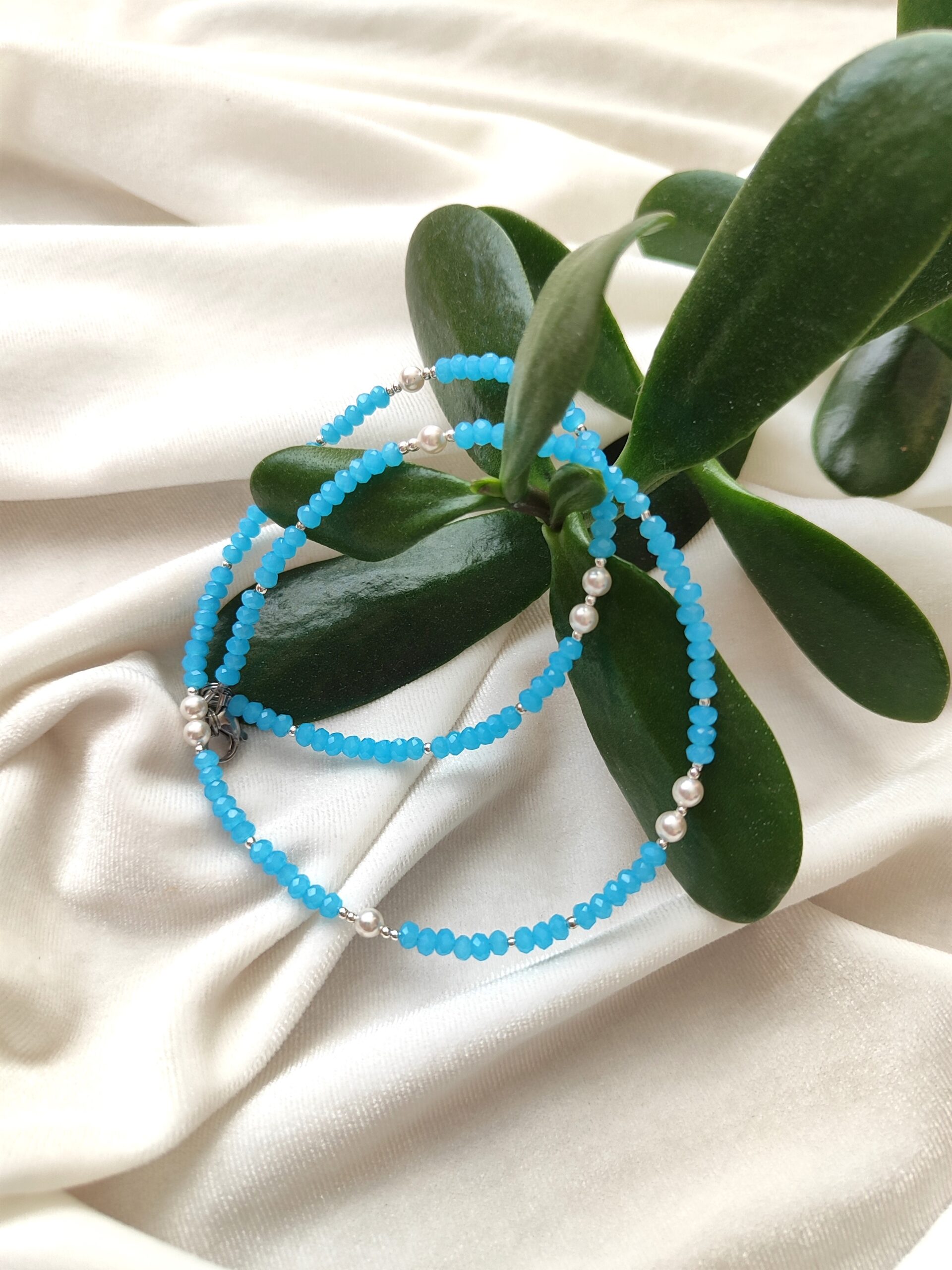 Smulkus vėrinukas su perliukais