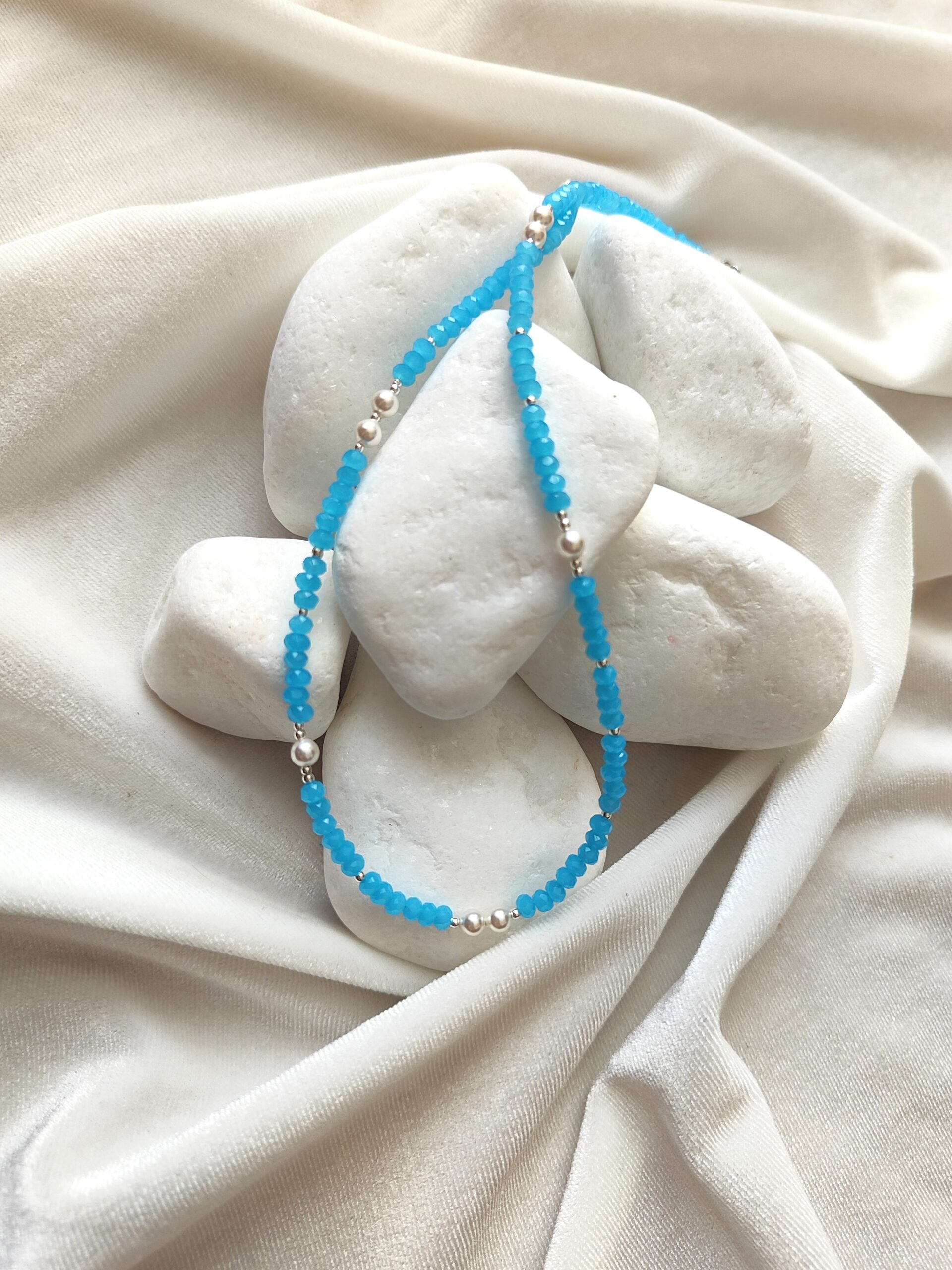 Smulkus vėrinukas su perliukais