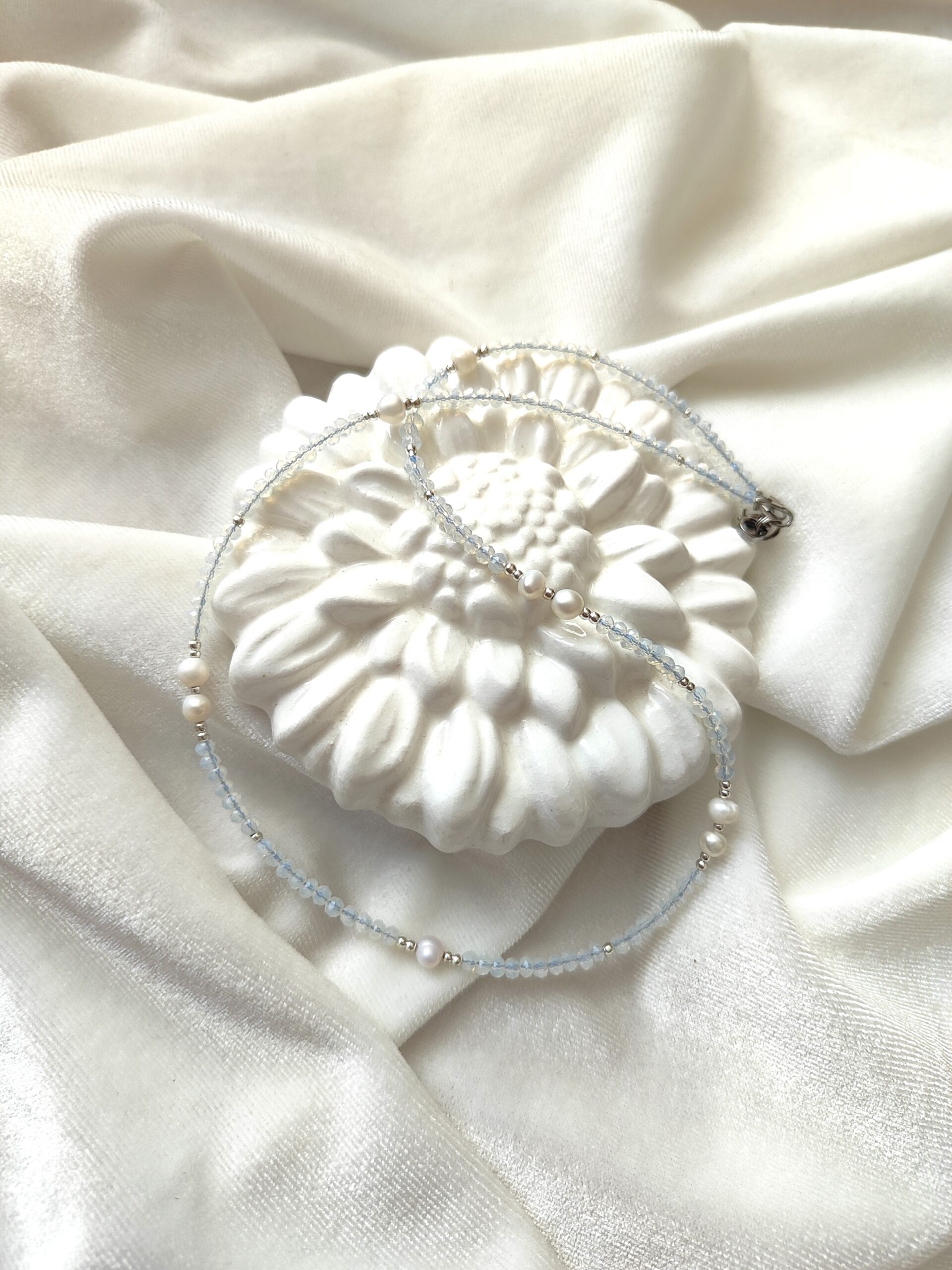 Smulkus kristalų vėrinys