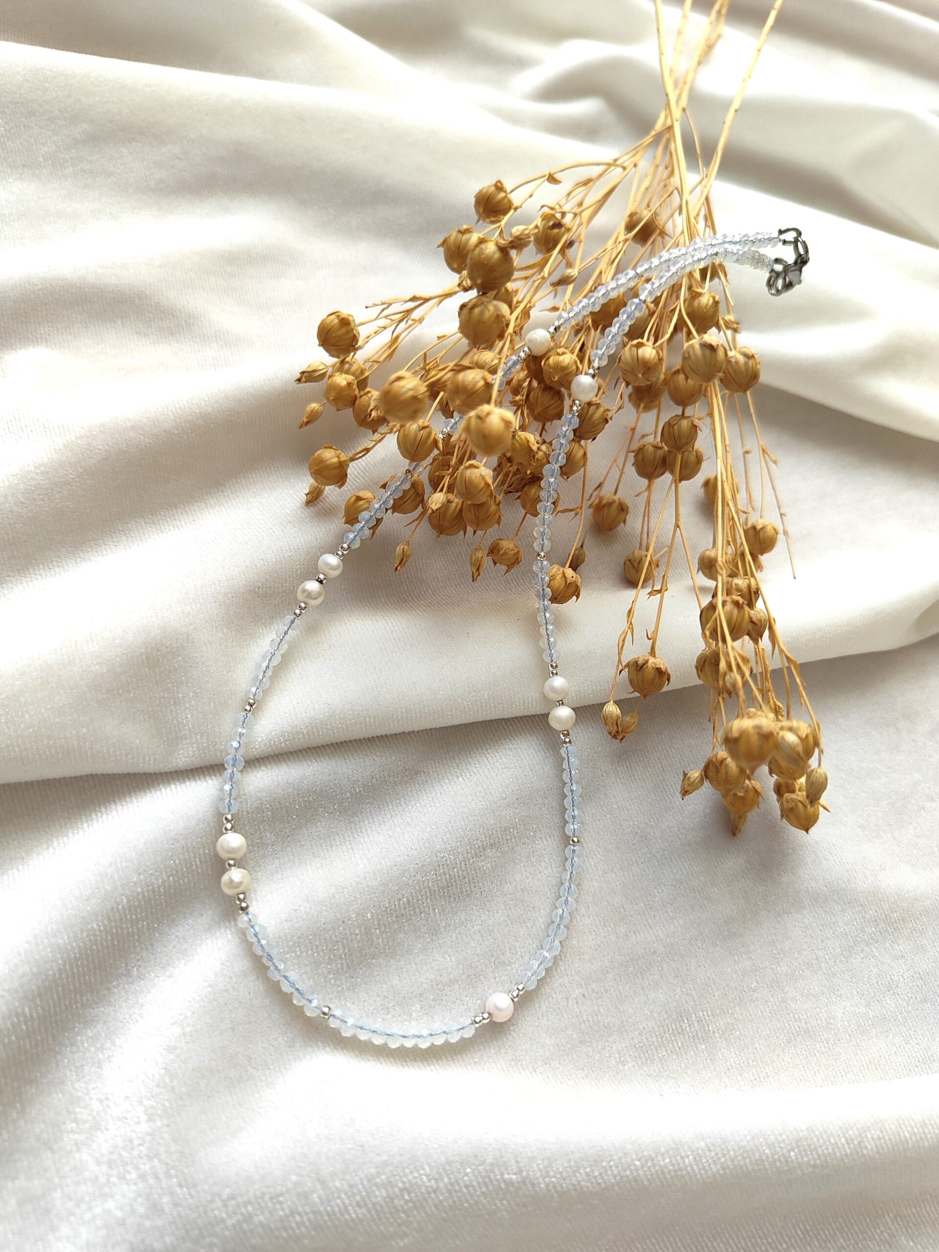 Smulkus kristalų vėrinys