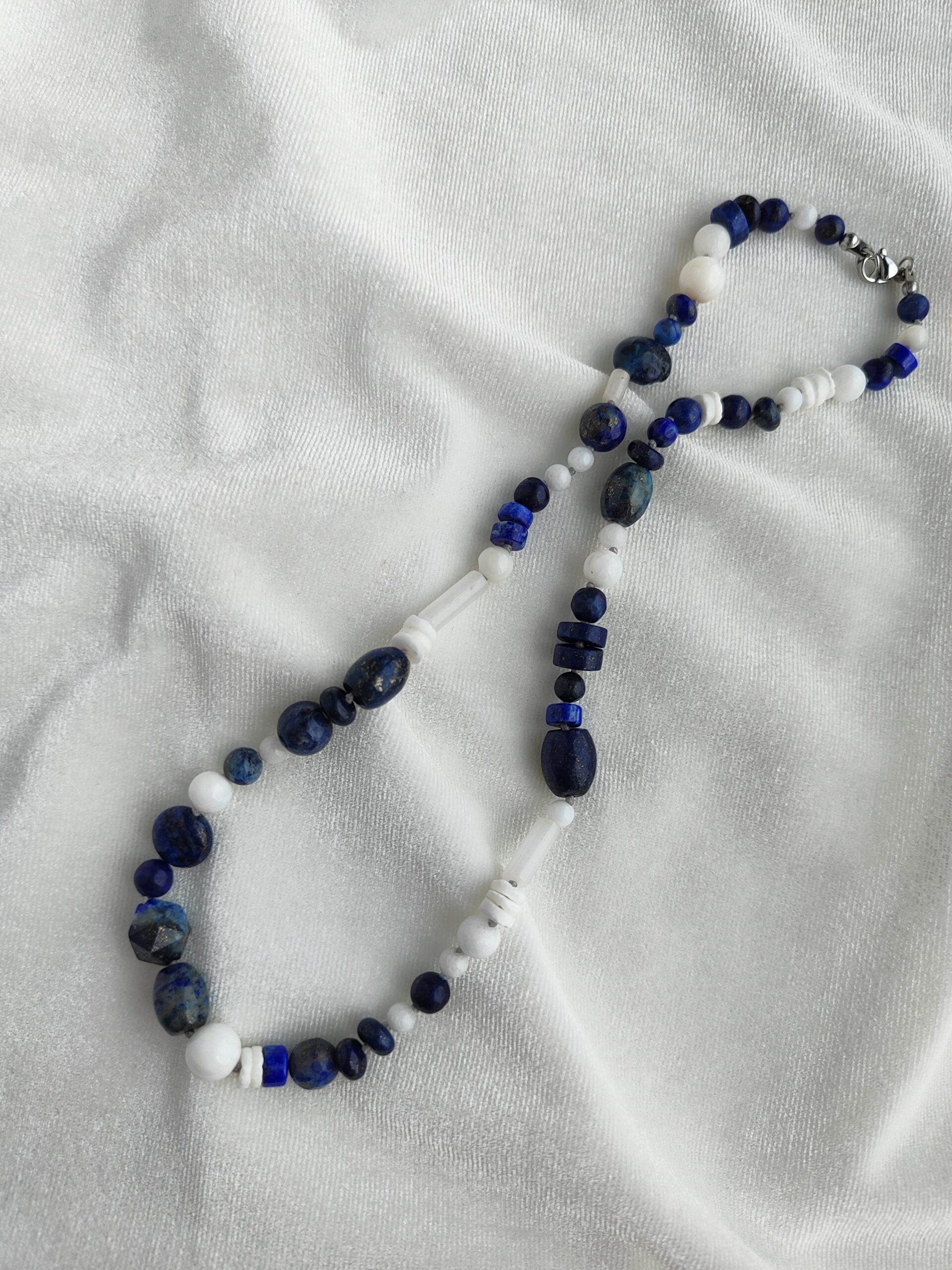 Mėlynas-baltas vėrinys