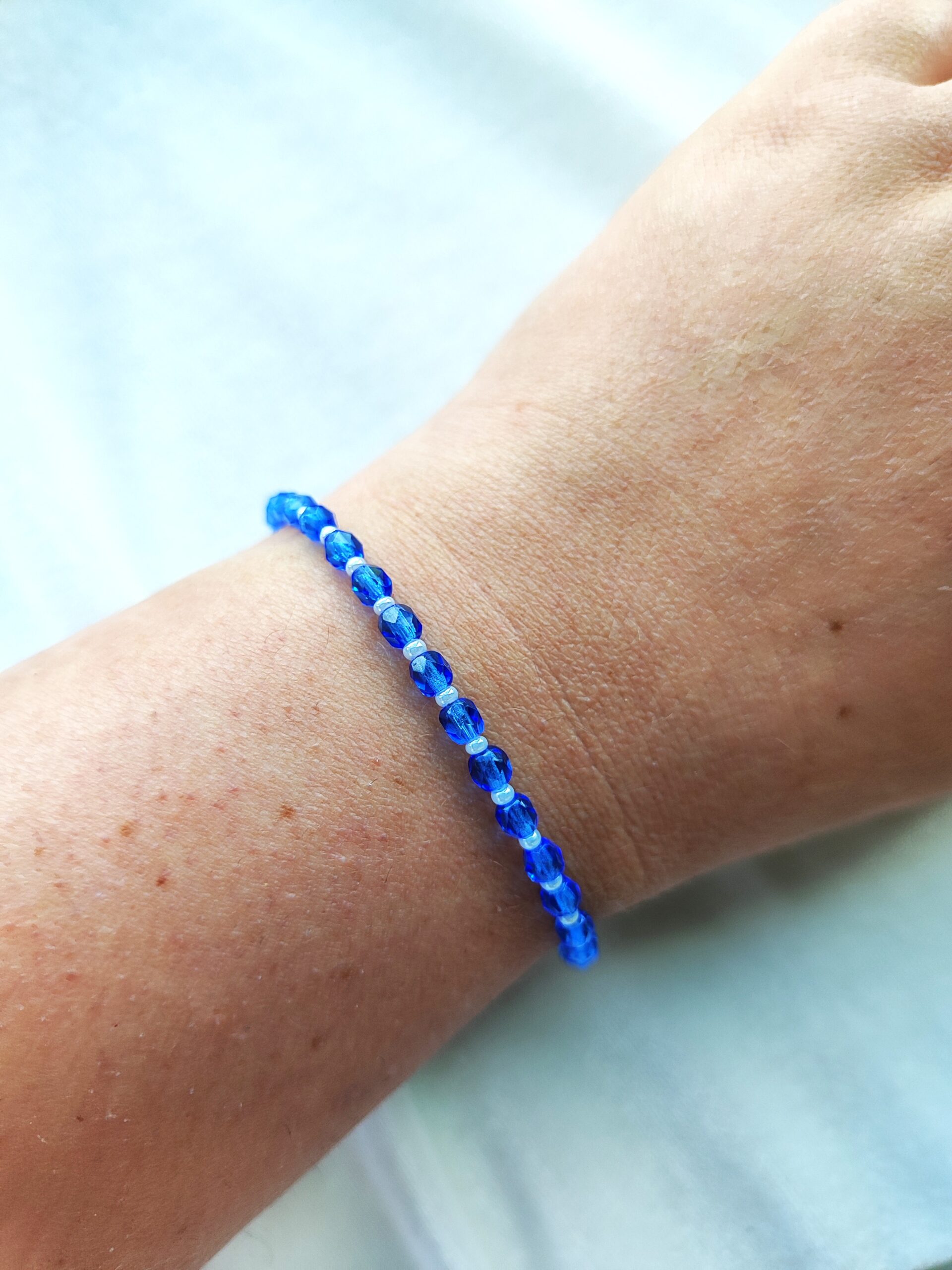 Melsva čekiško stiklo apyrankė