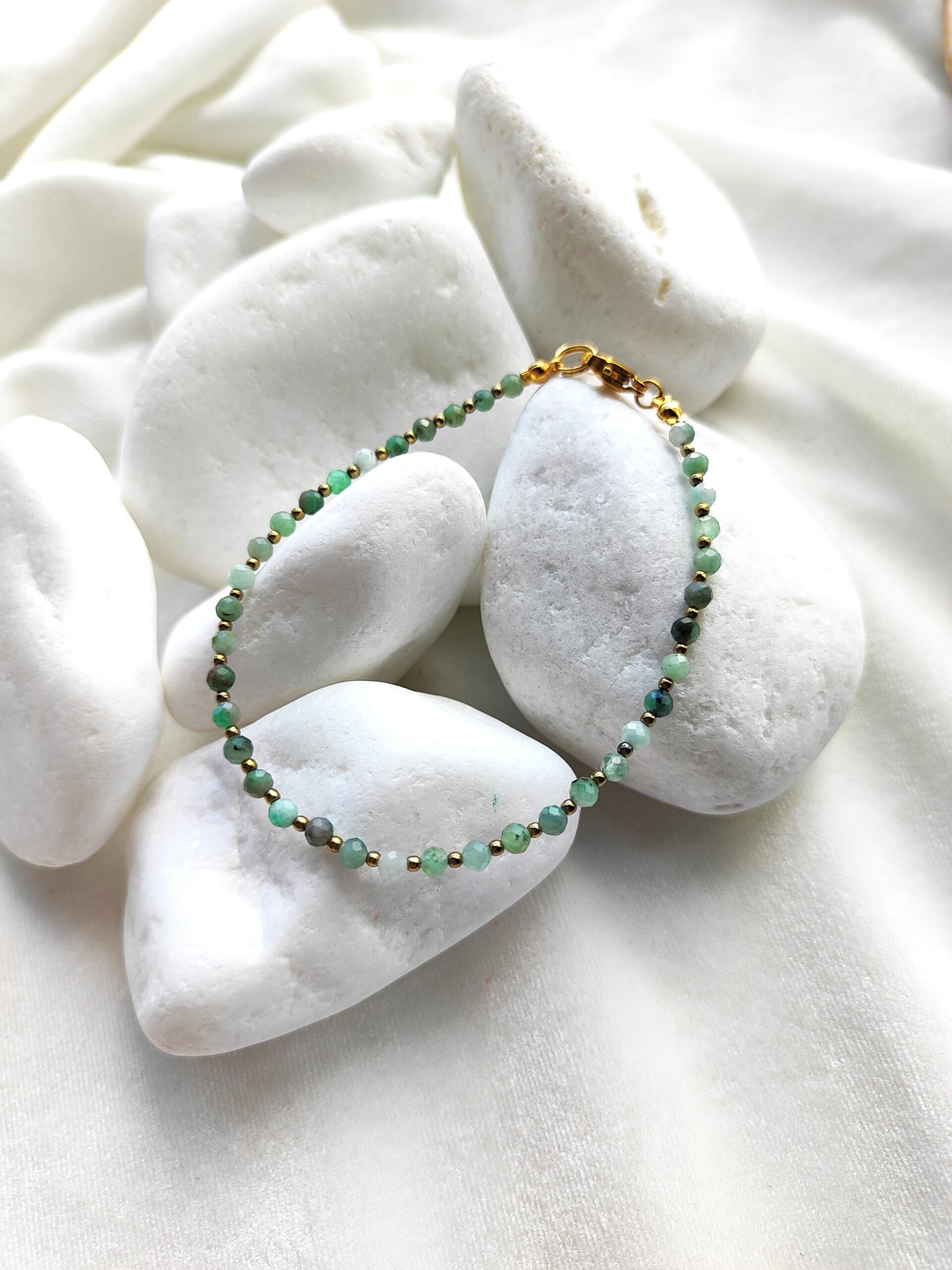 Hematito ir smaragdo apyrankė