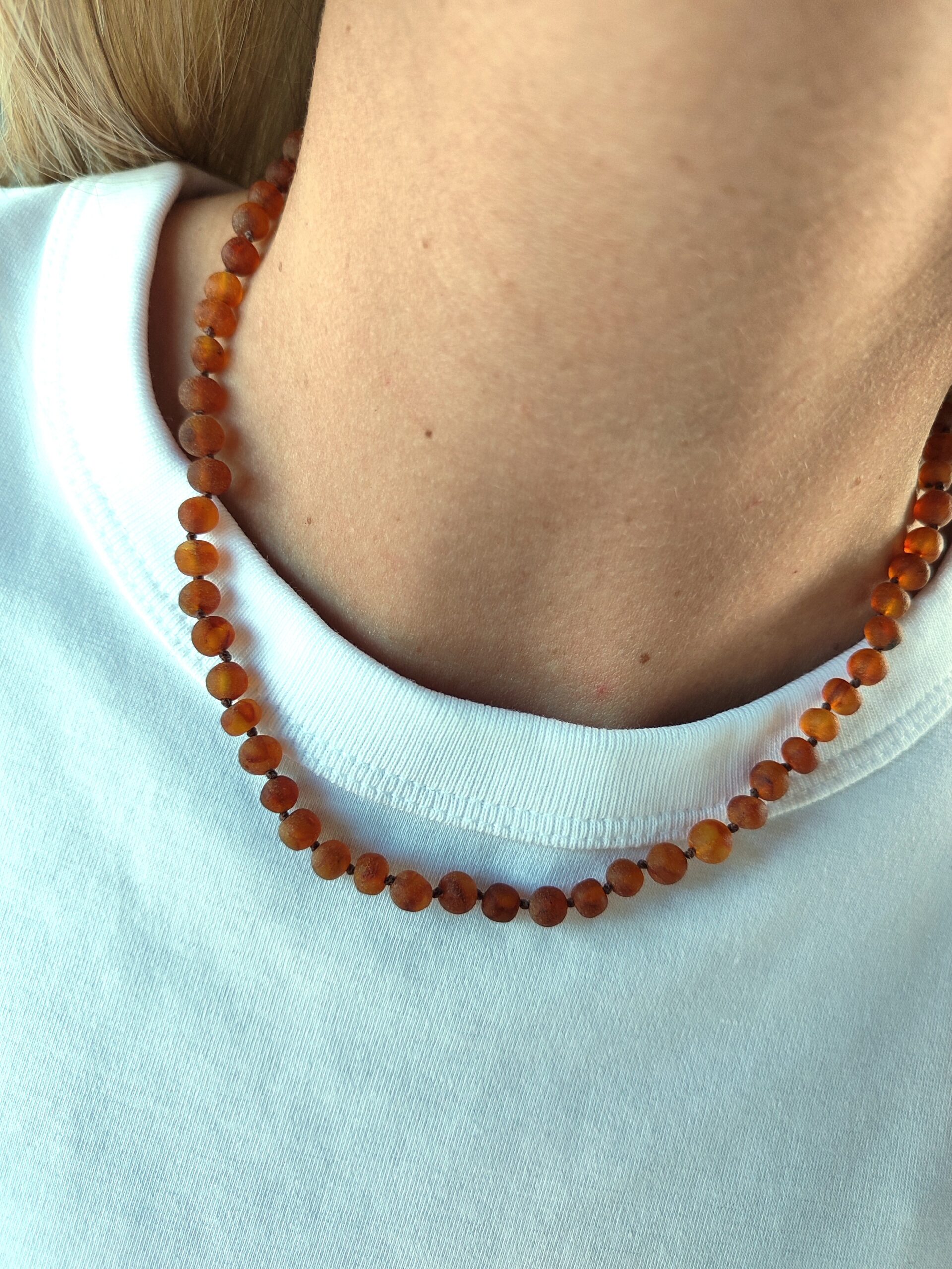 Tamsiai rudos spalvos gintaro vėrinys - Image 3