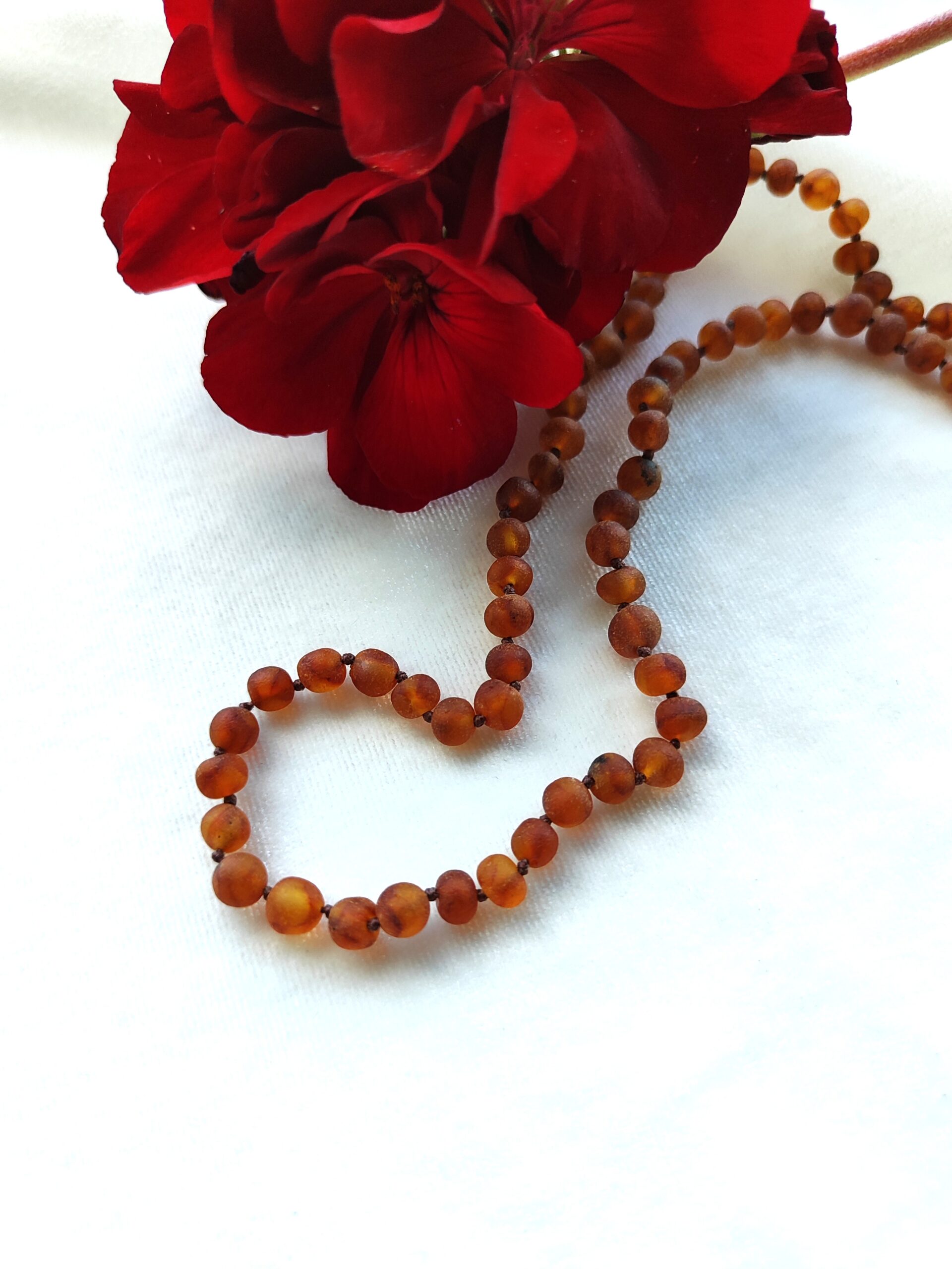 Tamsiai rudos spalvos gintaro vėrinys