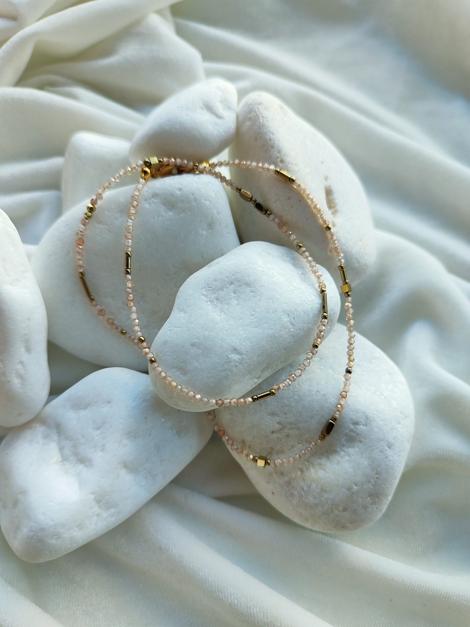 Smulkaus cirkonio vėrinys