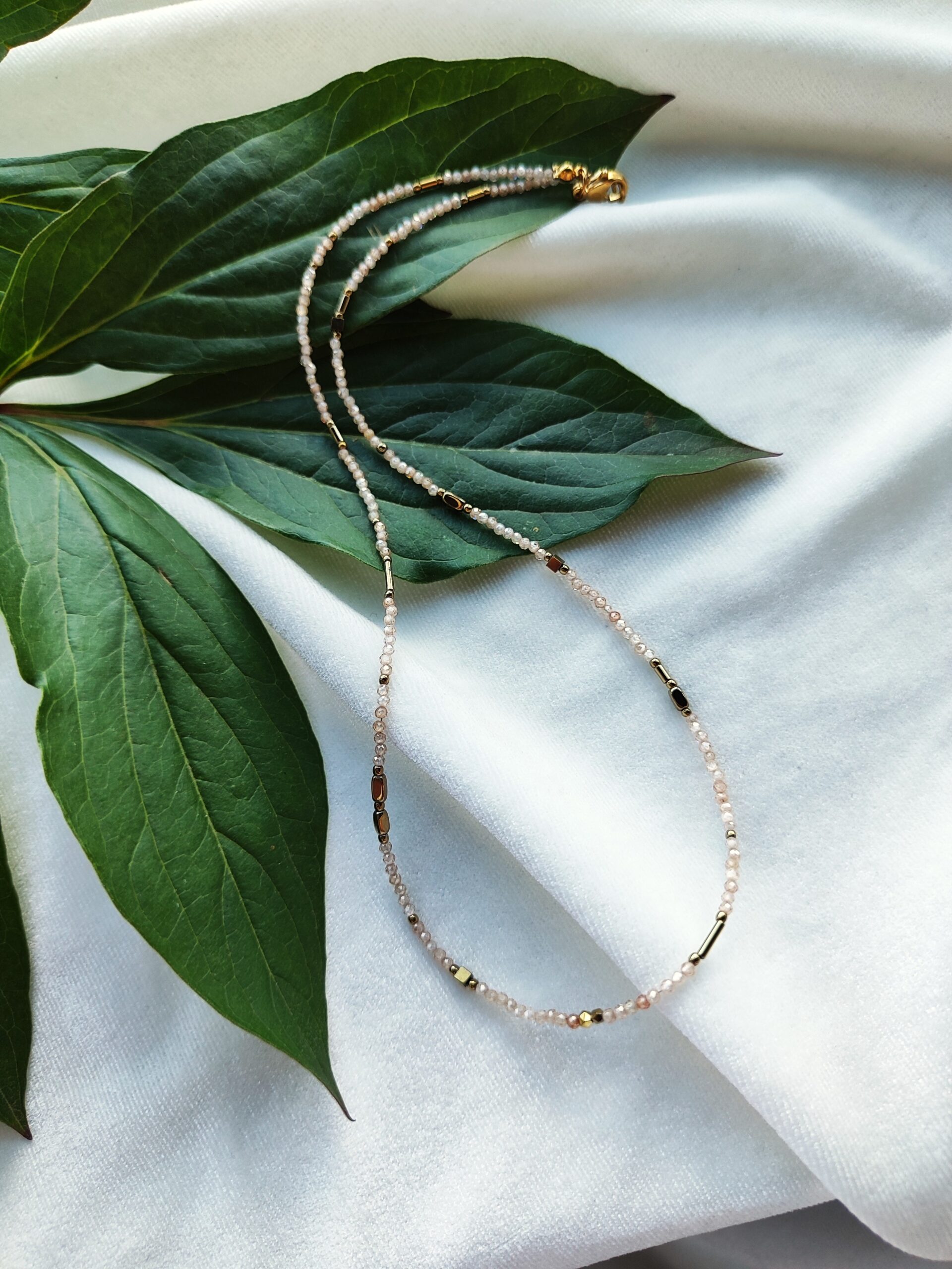 Smulkaus cirkonio vėrinys