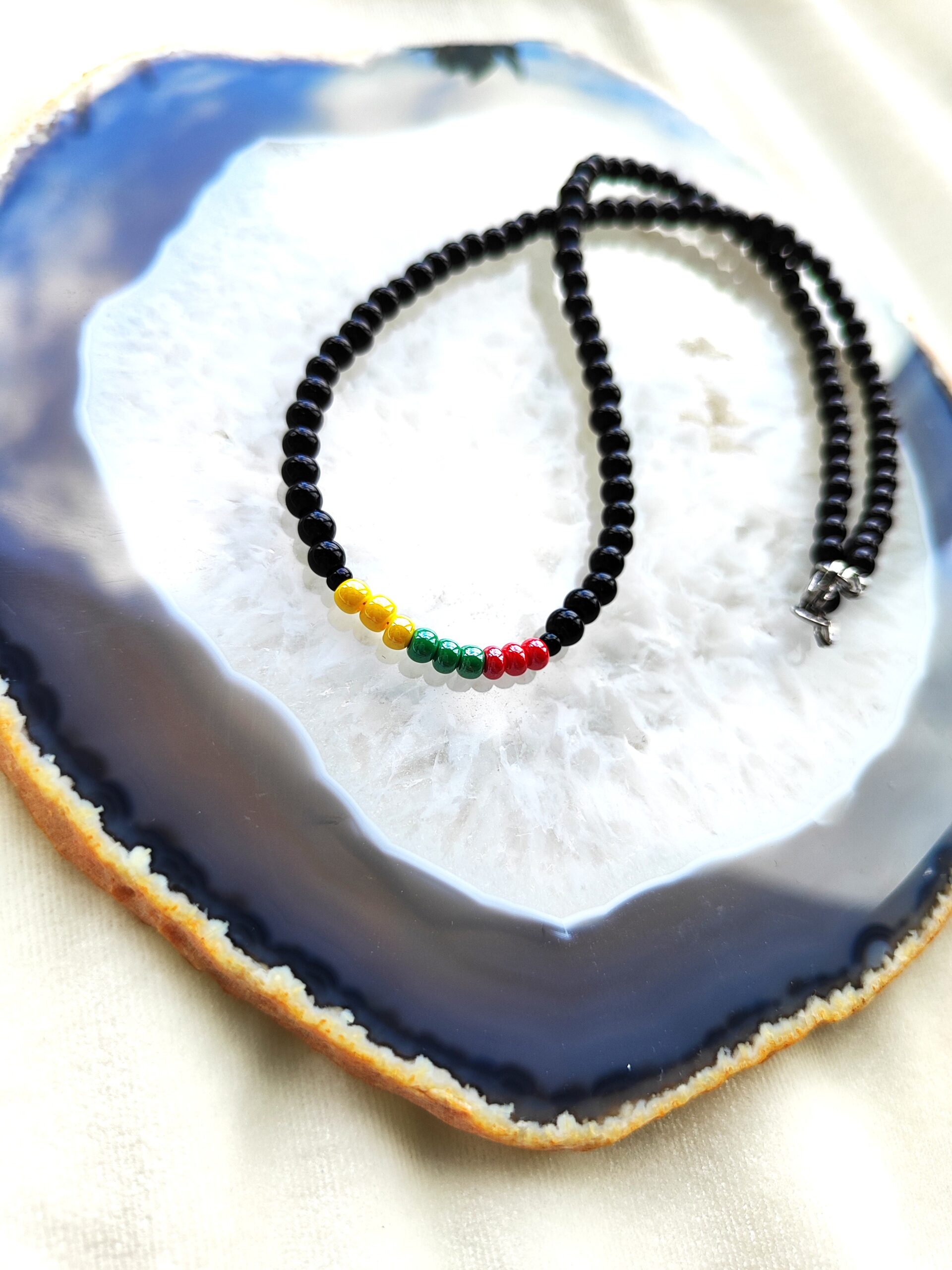 Trispalvės vėrinys