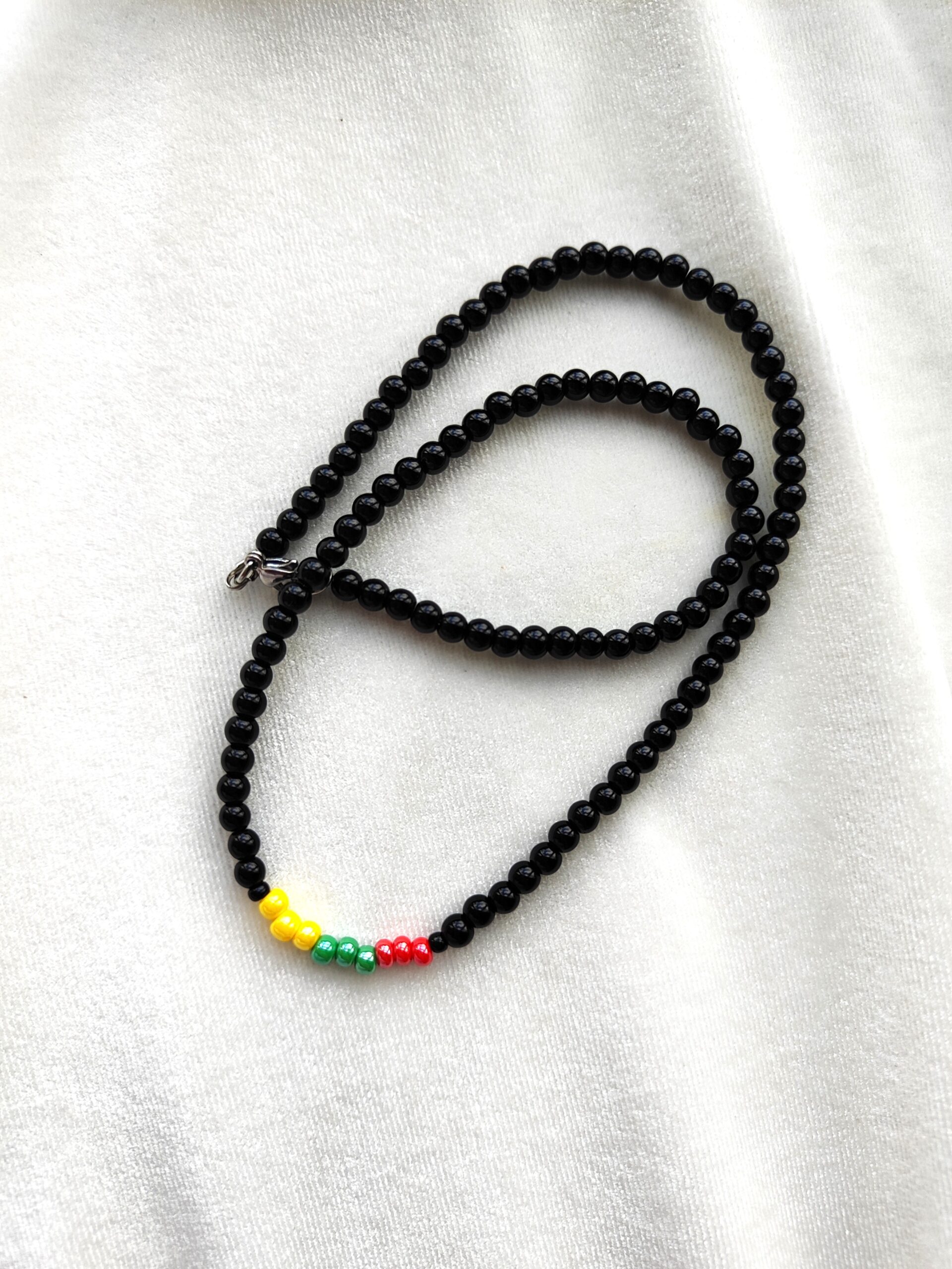 Trispalvės vėrinys