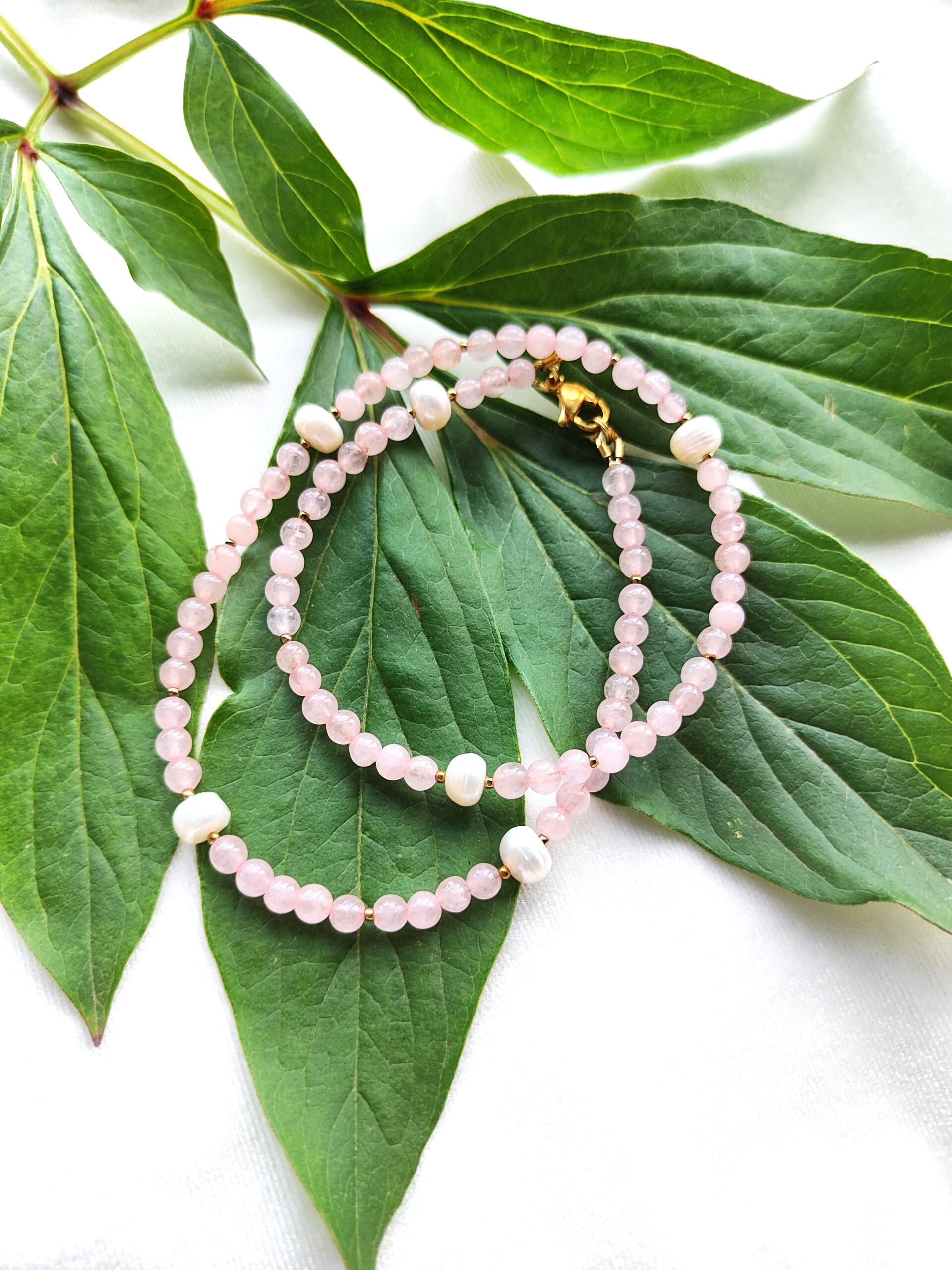 Rožinio kvarco ir perlų vėrinys