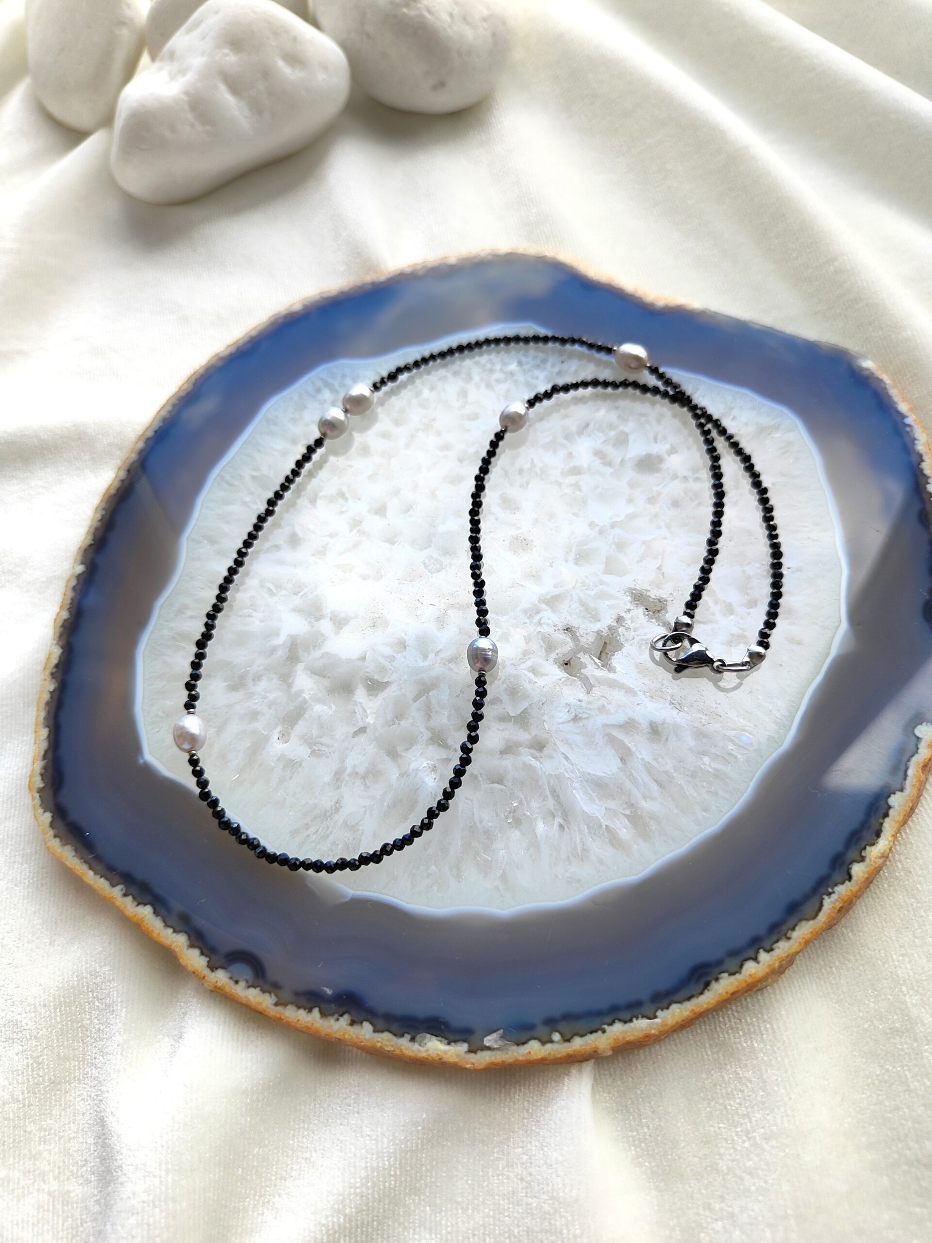 Špinelio ir upinių perlų vėrinys