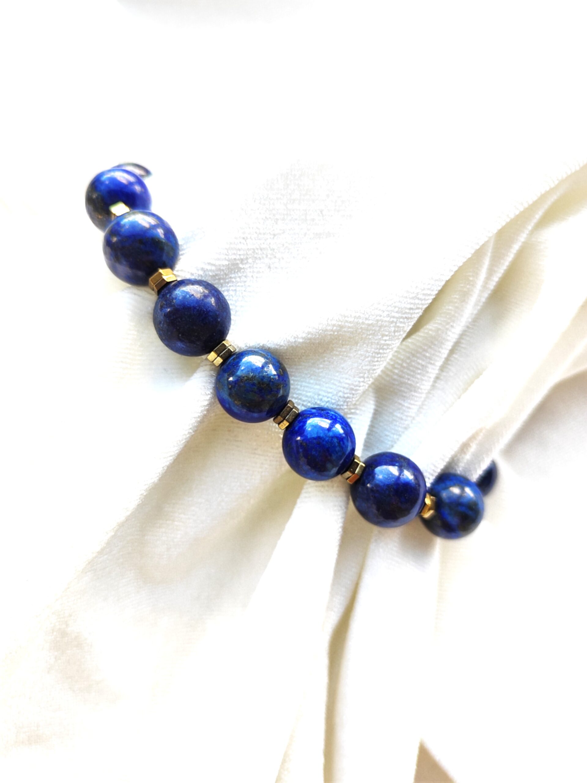 Apvalaus lazurito apyrankė