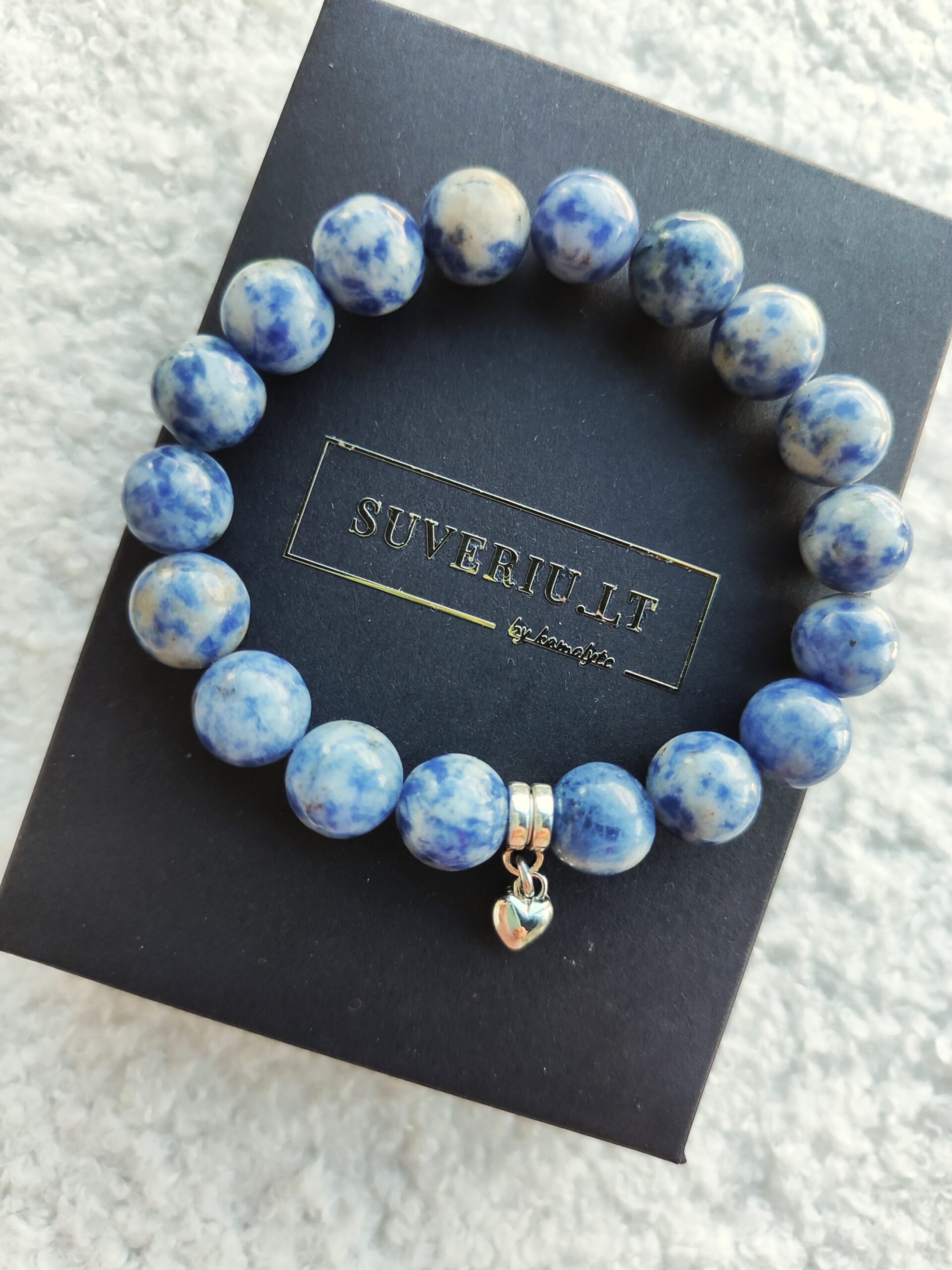 Jaspio apyrankė su mielu pakabuku