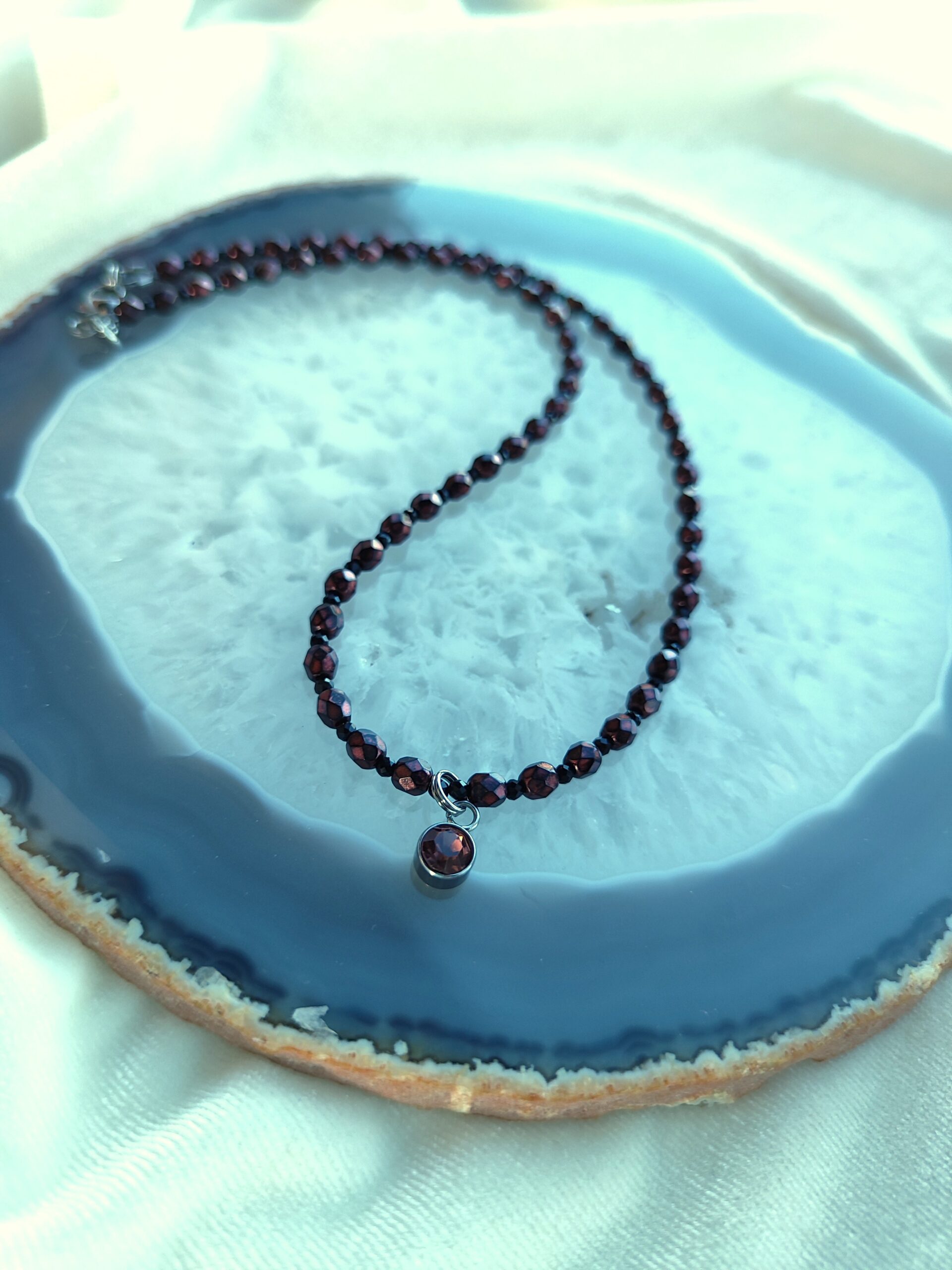 Margo stiklo kaklo papuošalas