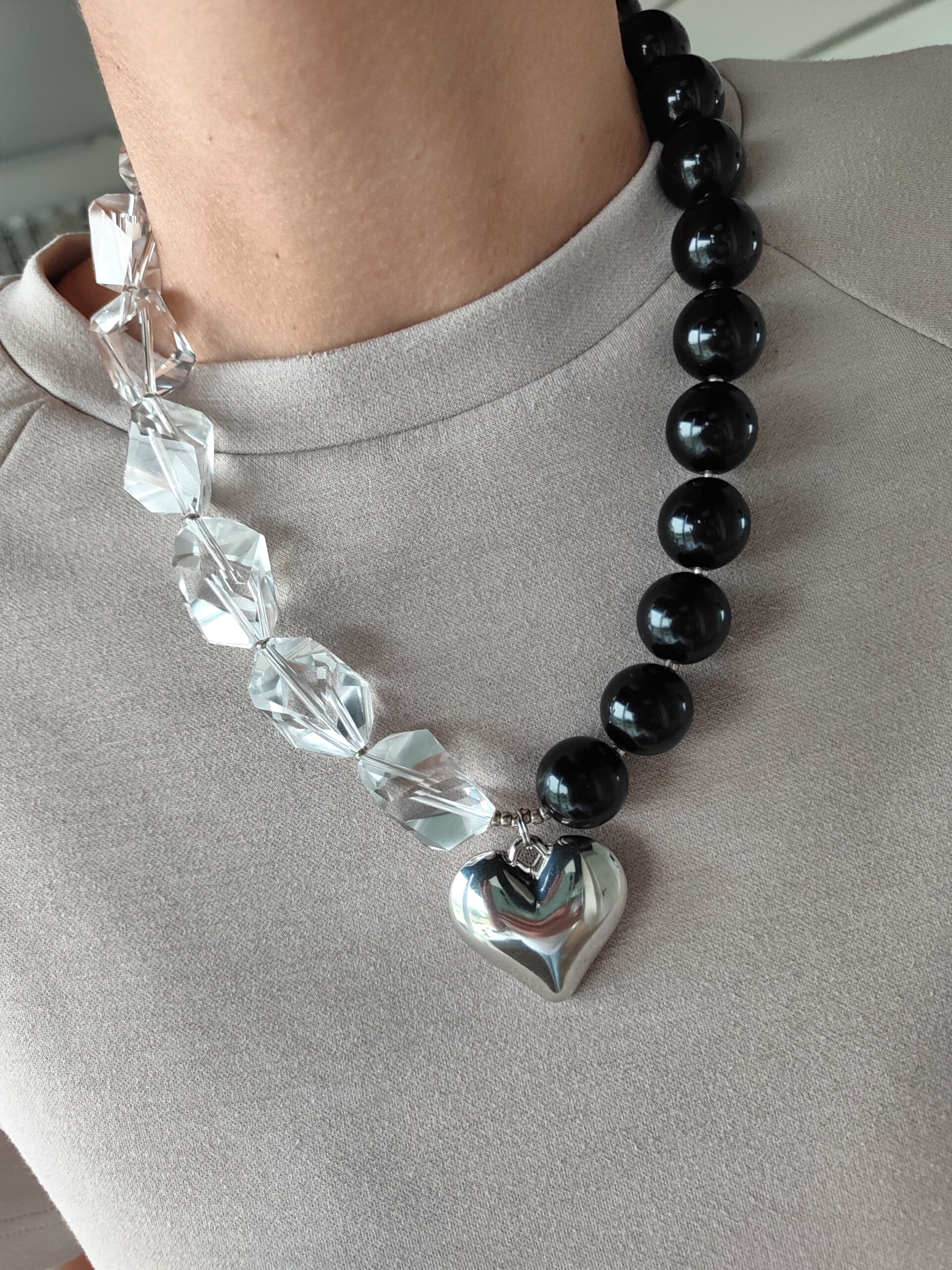 Stambus onikso ir stiklo vėrinys